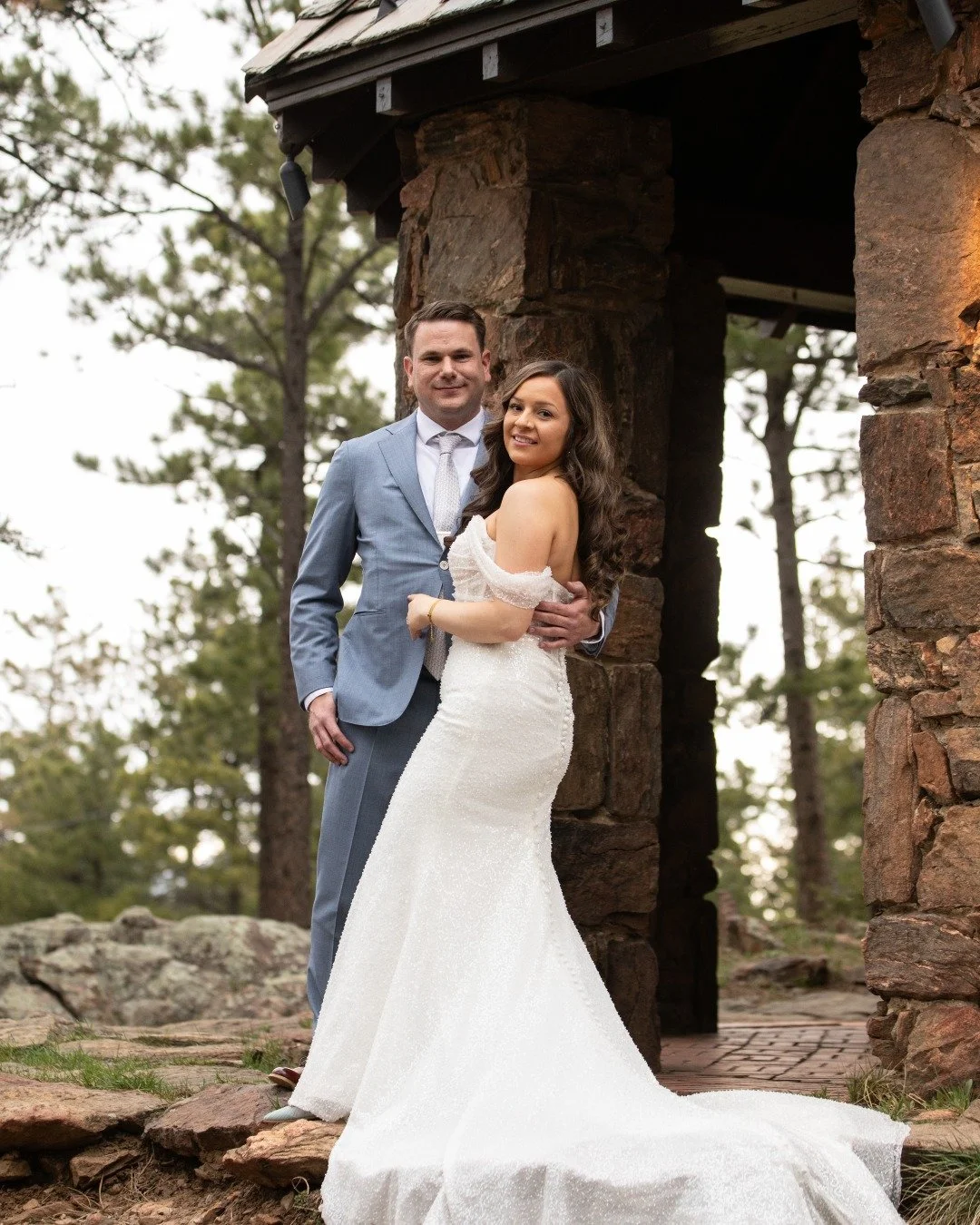 Seeing our bride settle into the moment once everything was finished is one of the most rewarding parts of what we do. 🤍

Venue: @boettchermansion
Photo: @bluesprucephoto
Dress: @thebridalcollection
Planning: @melissa.perfecttouch

#bridalhairinspo 