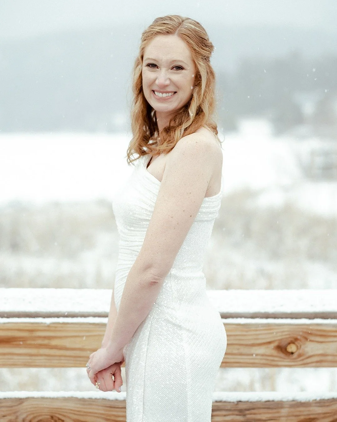 She made snowfall look effortless. With natural makeup, soft waves, and just the right touch of warmth, our bride's beauty look stayed true to her, season and all. 🤍

Photographer: @anyssa.sands.photography
Stylist: @chauntastic

#naturalweddingmake