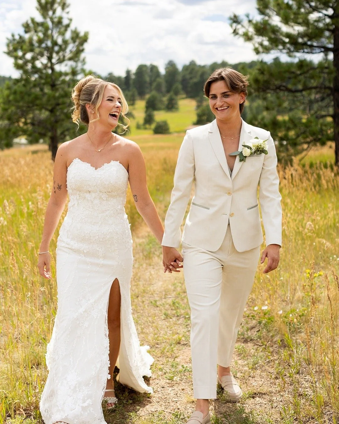 Our bride&rsquo;s look stayed fresh through every laugh, every breeze, and every moment that mattered. We love a style that lets you be fully present. 💫

Ready to feel this good on your wedding day? Let&rsquo;s chat.

Photographer: @ryandevollphoto
