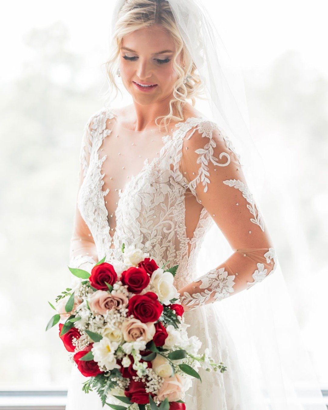 A gown this detailed calls for hair that knows how to play its part. Our bride wore a loose, face-framing updo to highlight her neckline, veil, and that stunning cascade of florals. 💐

Venue: @blackcanyoninn
Photographer: @britnigirardphoto
Videogra