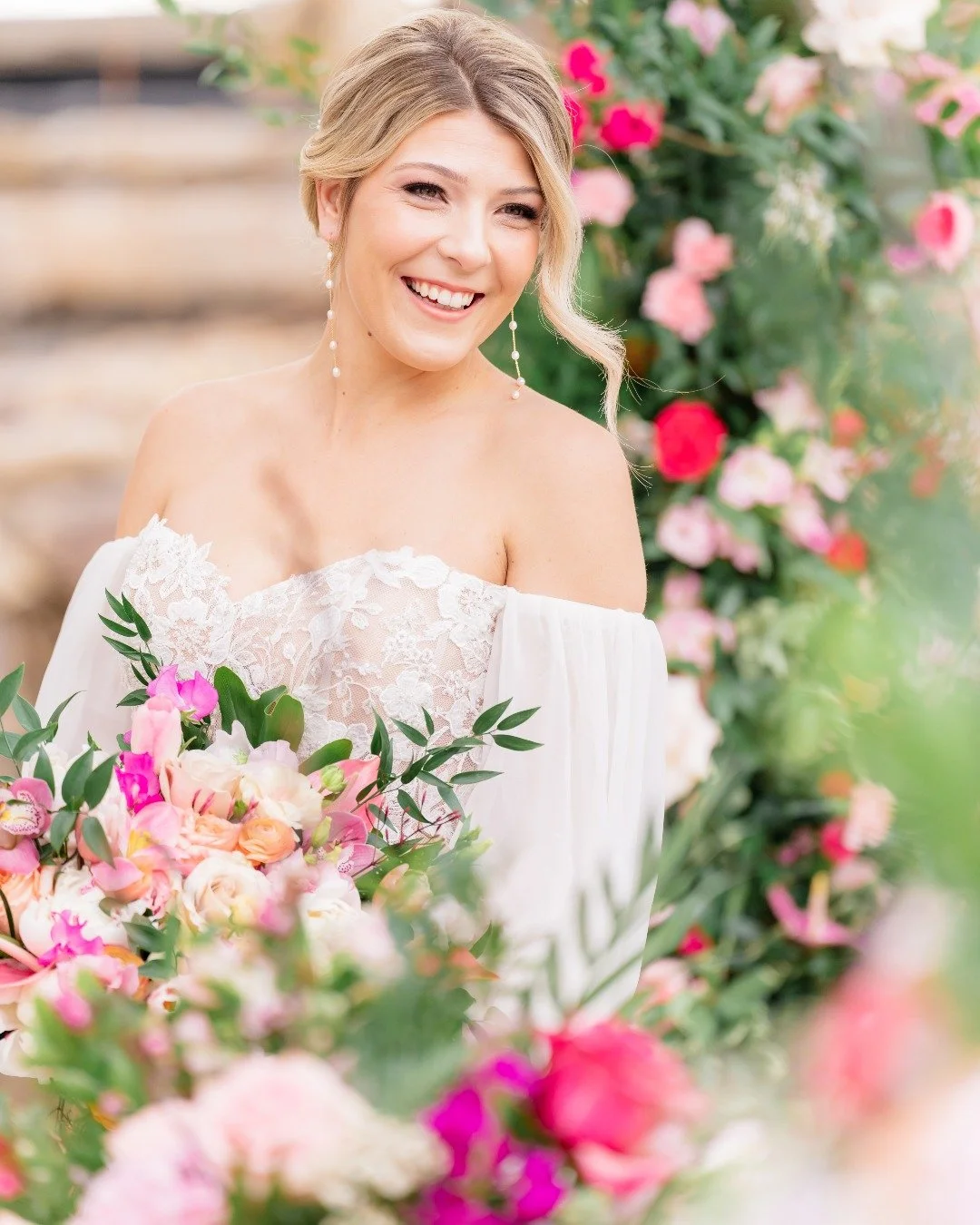 This look proves that timeless doesn&rsquo;t have to mean traditional. Fresh makeup, soft lashes, and a relaxed updo added just enough elegance to this playful setting. 🌿

Venue: @brooksideweddingsandevents
Photographer: @britnigirardphoto
Videograp