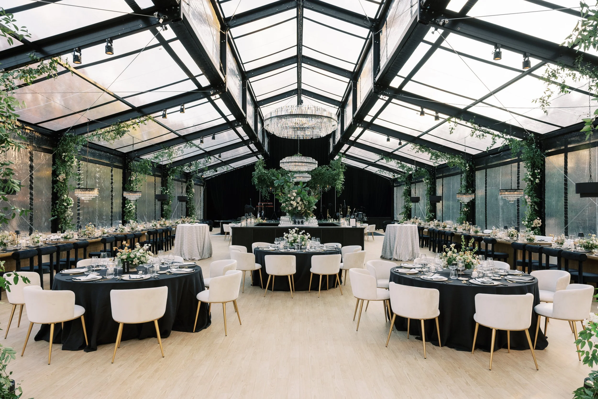 PLANNING A WEDDING? LET'S CHAT! 