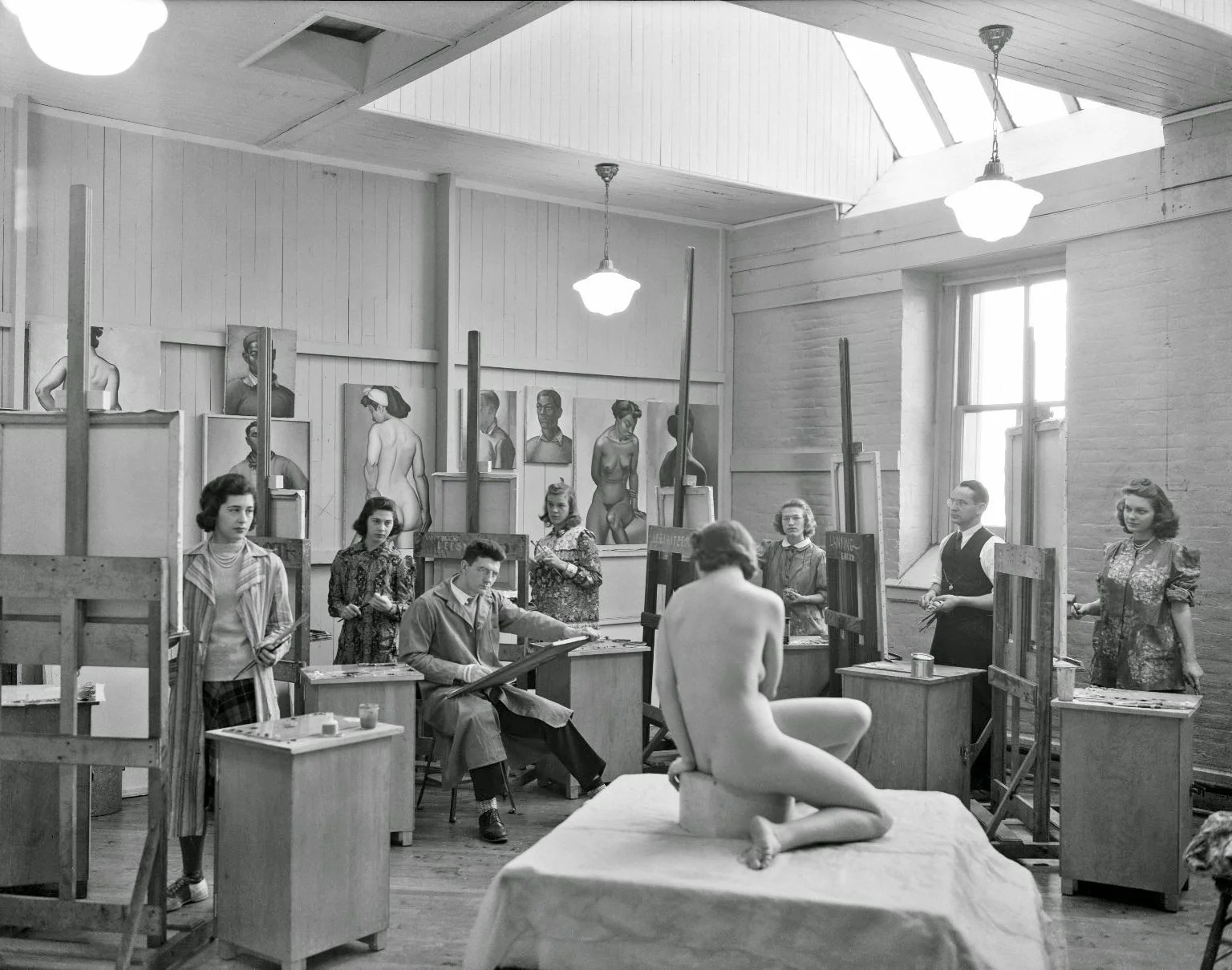 Advanced class in Life Drawing, 1940.jpg