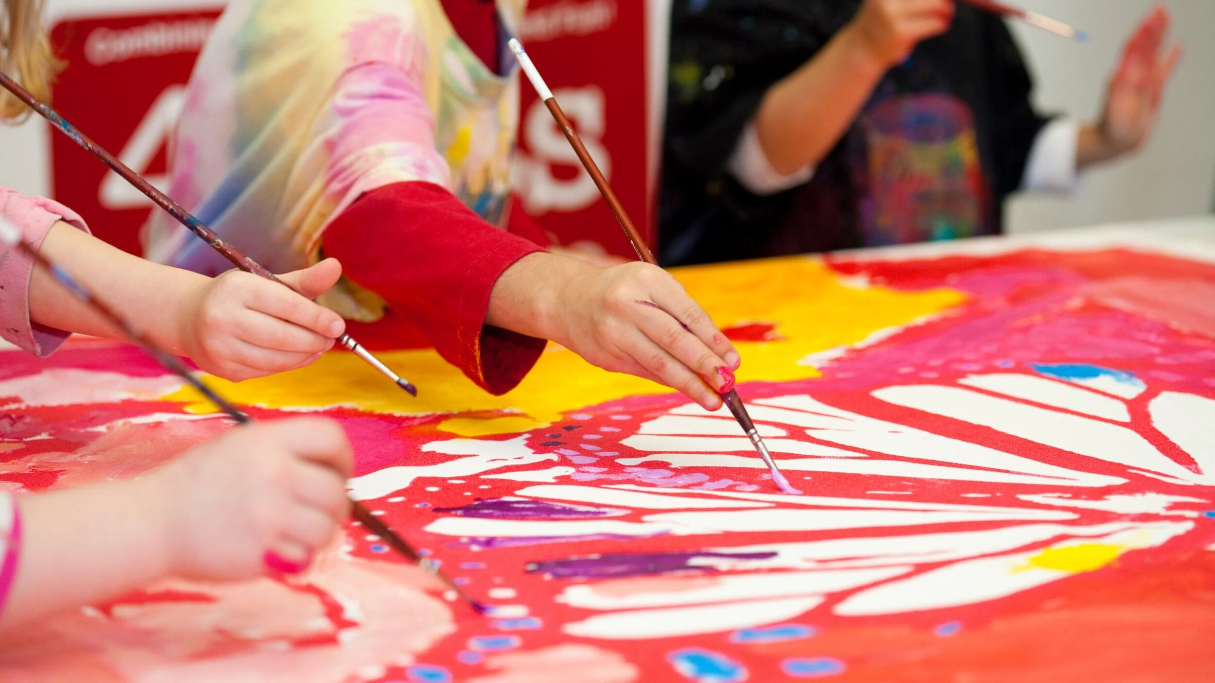 kids-painting-together-nominated_t20_Zxd62j.jpg