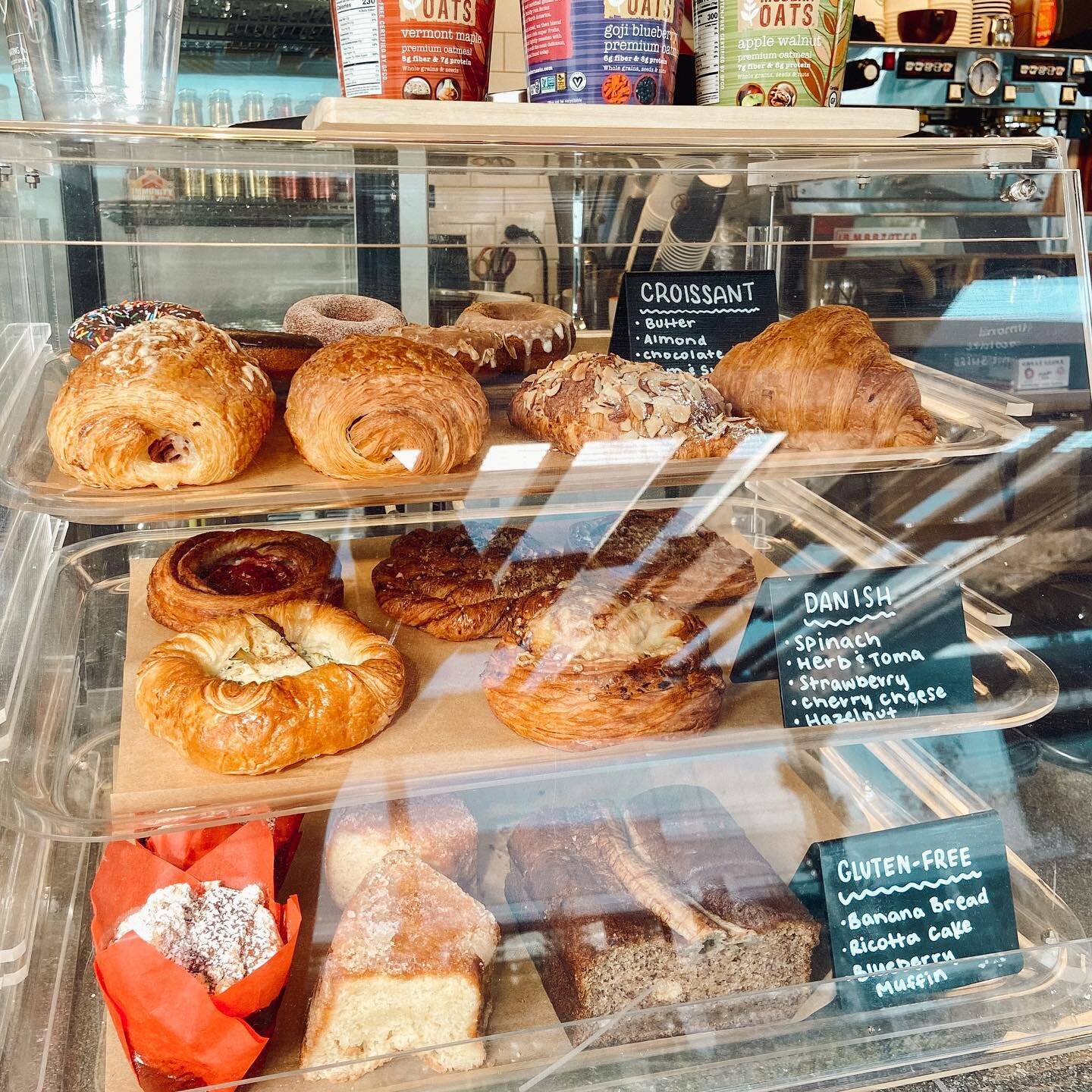 @reborncoffeeusa now offers a variety of delicious pastries! From donuts to danishes, and much more, there&rsquo;s something for everyone (including gluten free &amp; vegan options)! 😋