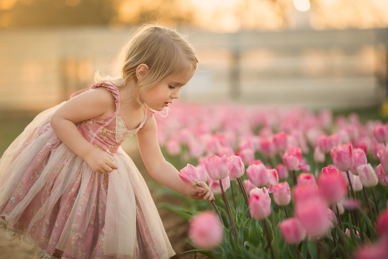 Dallas children's photographer child portraits at Texas tulips