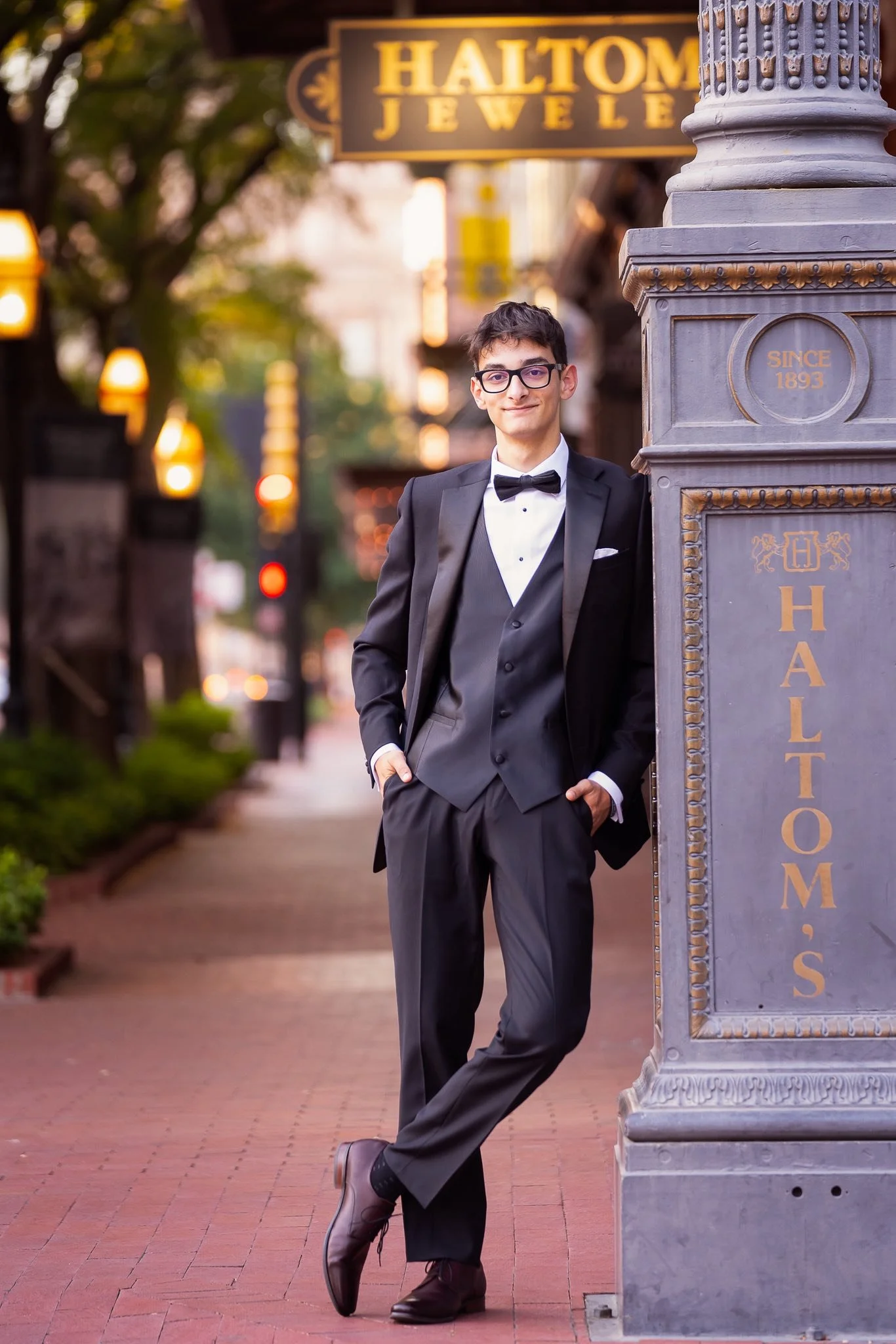 A Classic Senior Session in Downtown Fort Worth – Meet Vinnie!