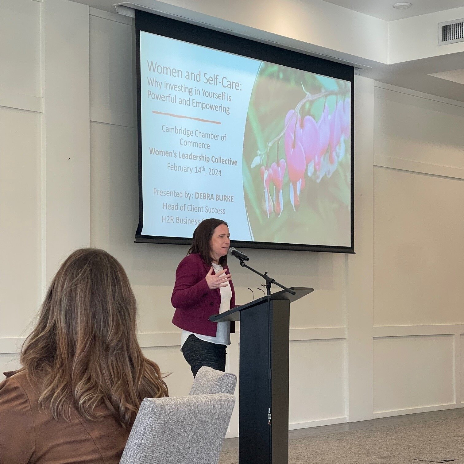 Yesterday some of our #amazing Jackman women got to attend a talk hosted by the @grand_valley_construction_asso and at @langdonhall.
-
The talk was lead by the spectacular Debra Burke from @h2rbusinesssolutions, focused on #empoweringwomen through en