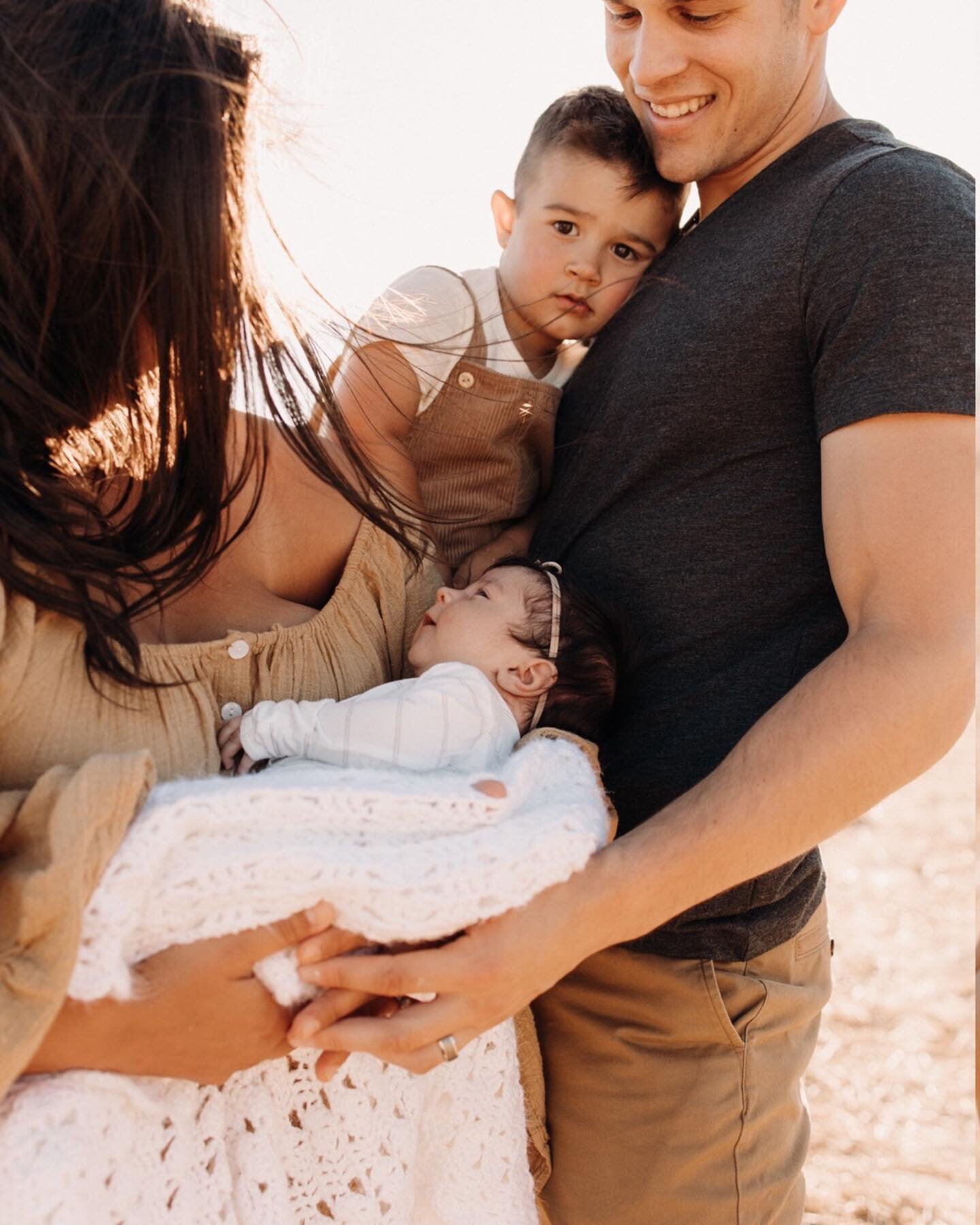 I&rsquo;m not ready for the sun to go away! I need all the outdoor newborn sessions while It lasts&hellip; please🥹

&bull;
&bull;
&bull;
#newborn #newbornphotography #newbornbabygirl #newbornphotographer #salemnewbornphotographer #oregonnewbornphoto