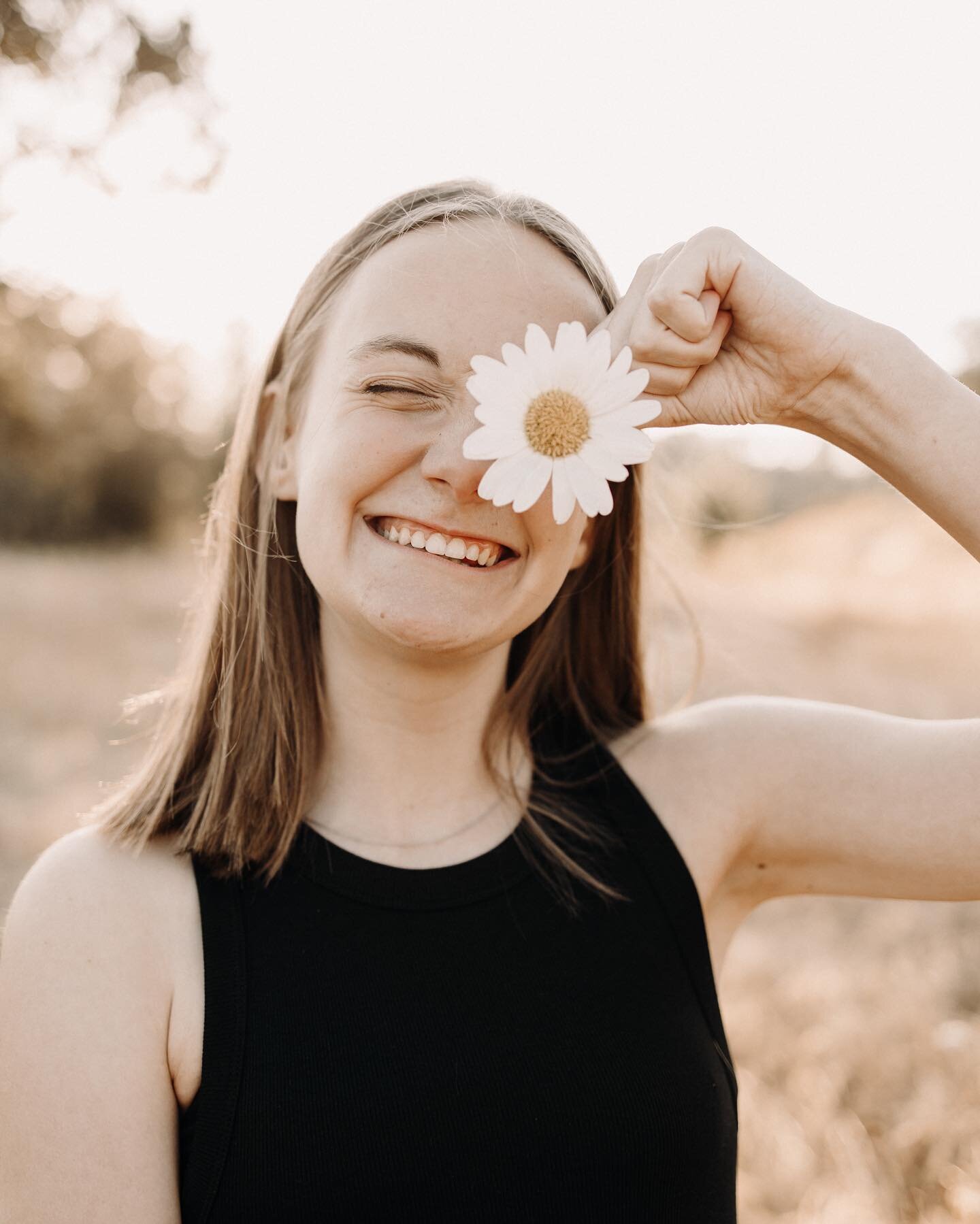 My amazing senior intern, @lilyknepperphotography.
She&rsquo;s smart, funny, insanely talented and a wizard behind the camera. I&rsquo;ve had the pleasure of help teach her the Ins and outs of photography, she&rsquo;s been the best help at weddings a