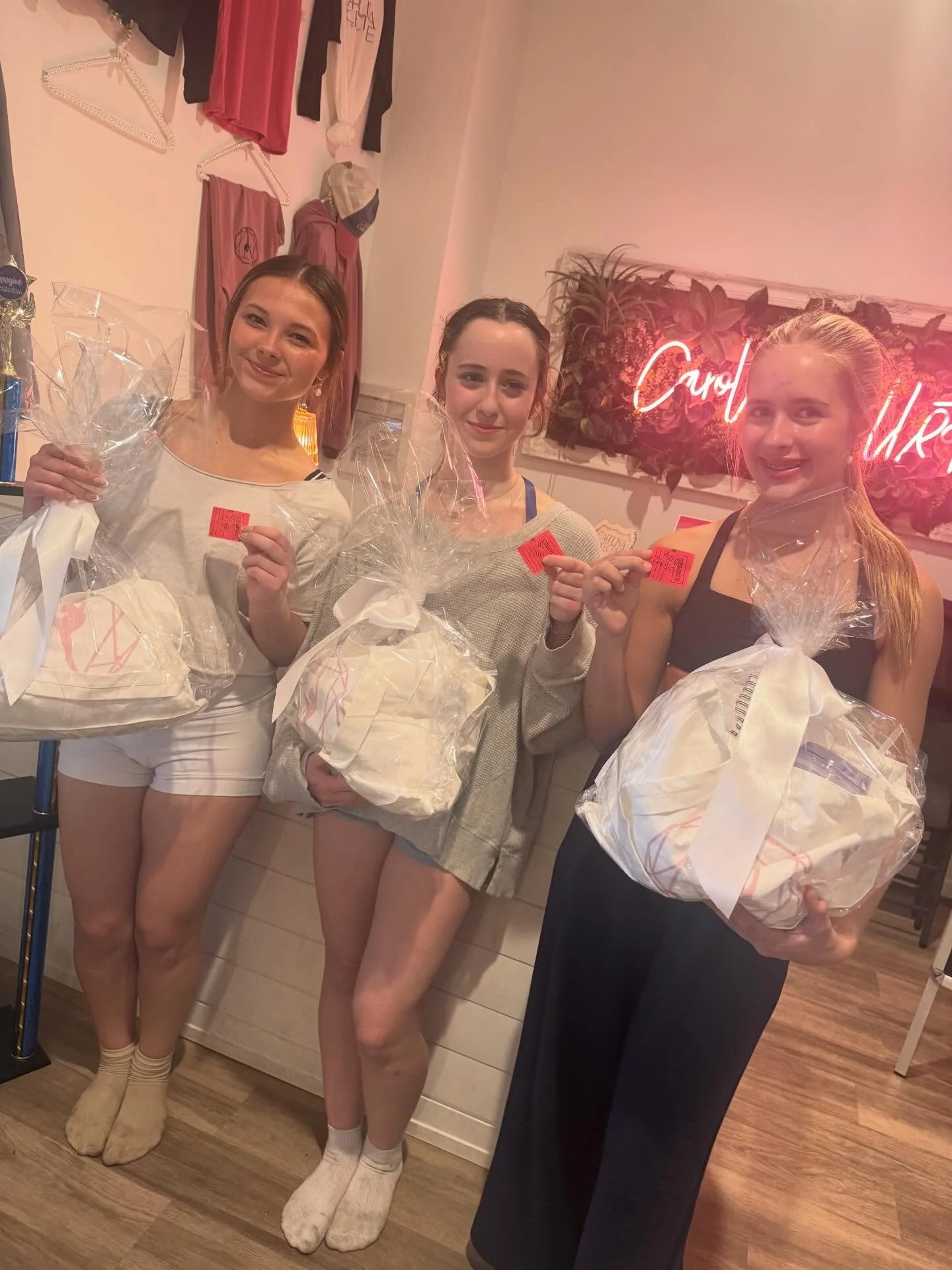 Congratulations to our raffle winners! Please come pick up your prizes at the front desk! 

Lucie Cain
Josie Bohn
Aurora Blasier