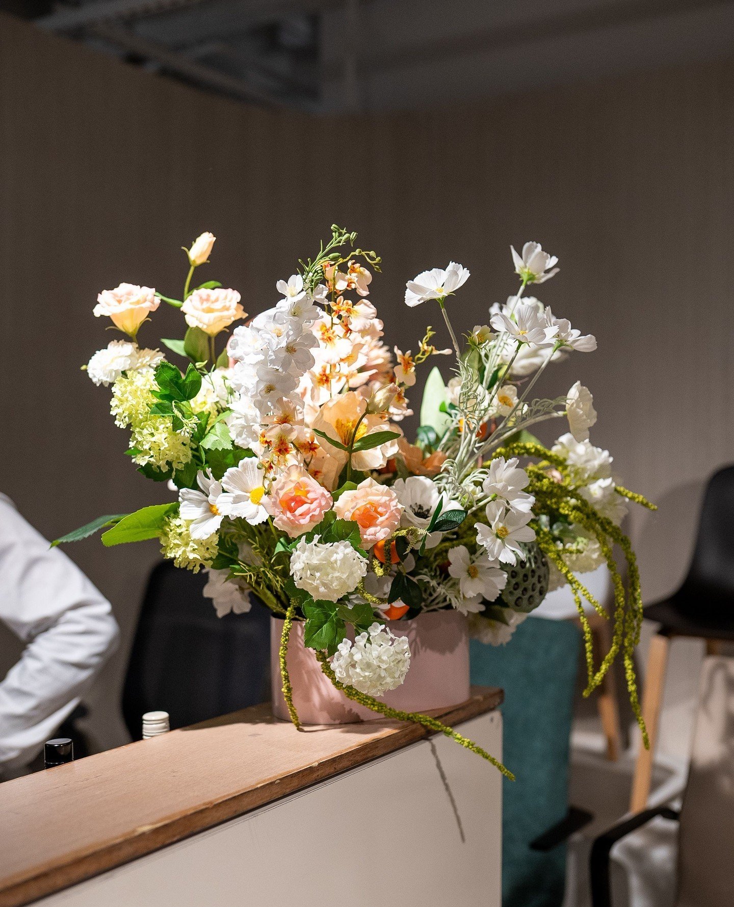 A moment for this soft pastel flower bunch🎀⁠
⁠
Matching our Vanilla Killa and Lychee Martini because who doesn't match their flowers to their cocktails!⁠
⁠
Did you know this bunch is one of the floral options available with our complimentary bar sty