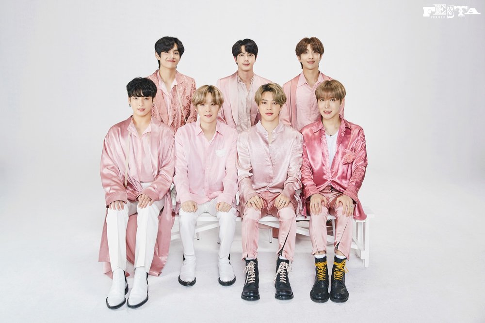 2020-BTS-FESTA-Family-Portrait-BTS1.jpg