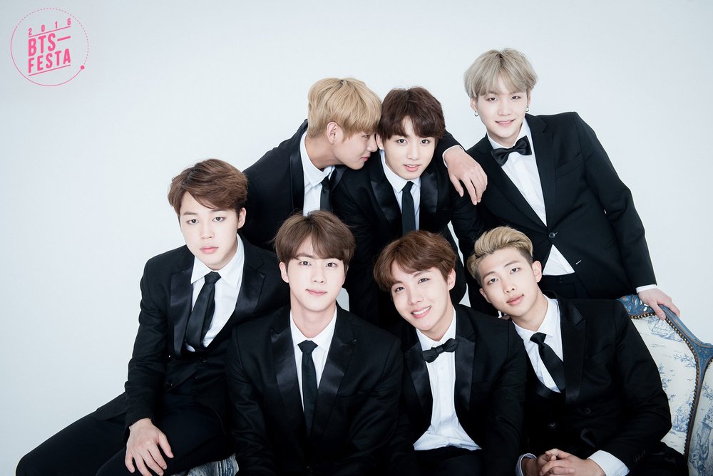 2016-BTS-FESTA-Real-Family-Picture-BTS3.jpg