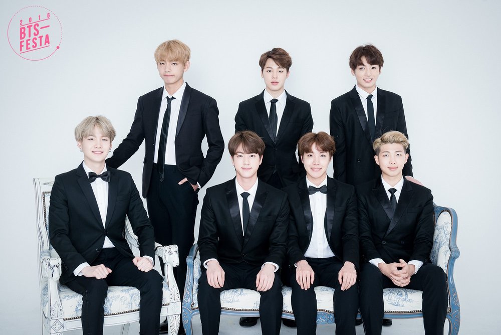 2016-BTS-FESTA-Real-Family-Picture-BTS4.jpg