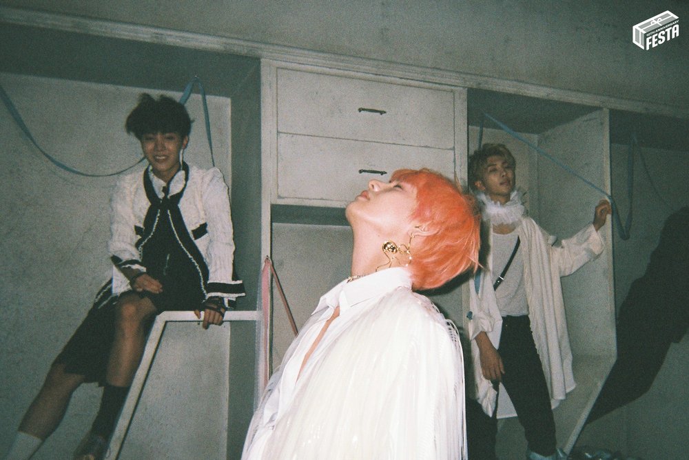 55-BTS-FESTA-Exhibition-Bside-Photos-jhope-V-RM.jpeg