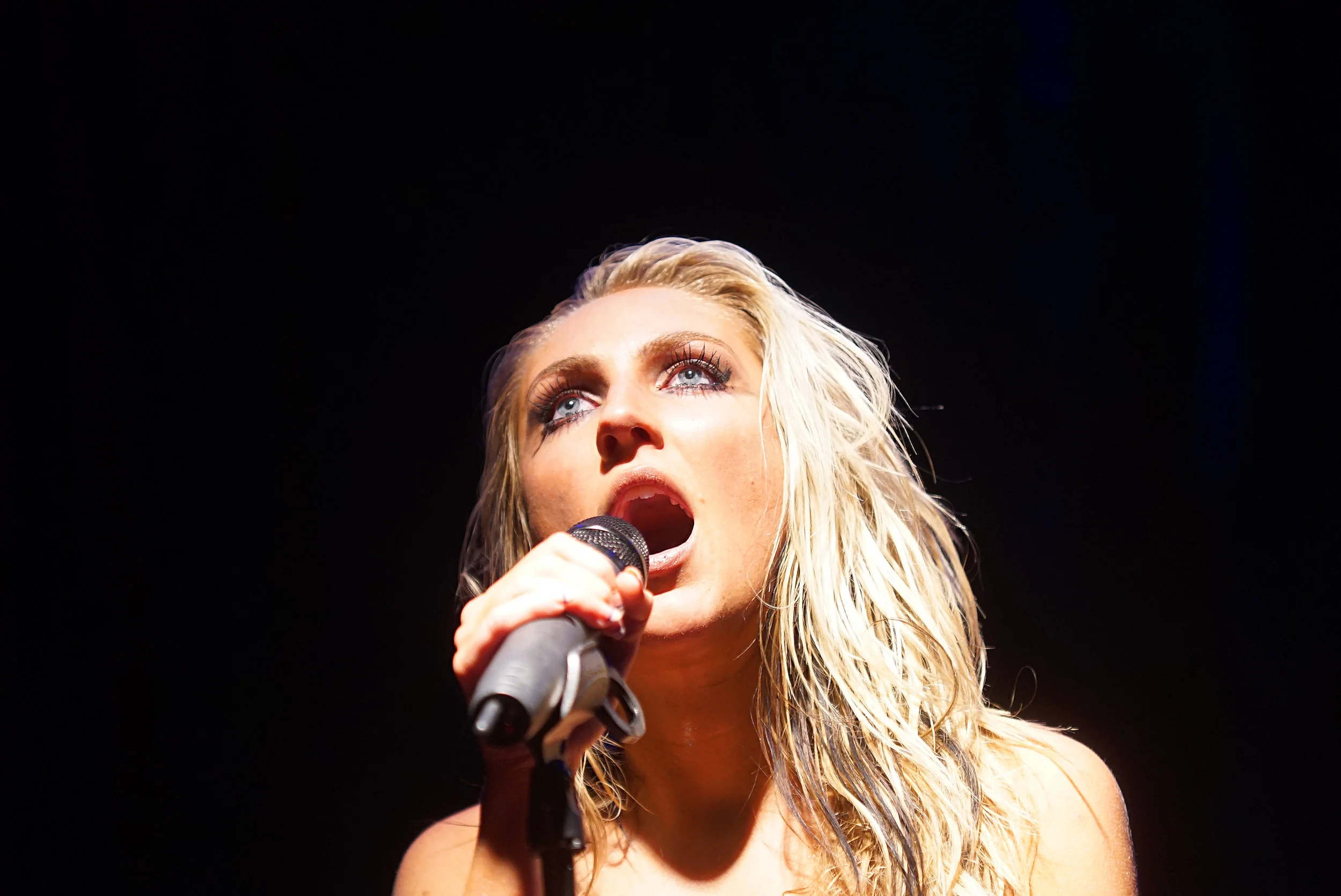 05-16_melissa_k_at_whisky.JPG