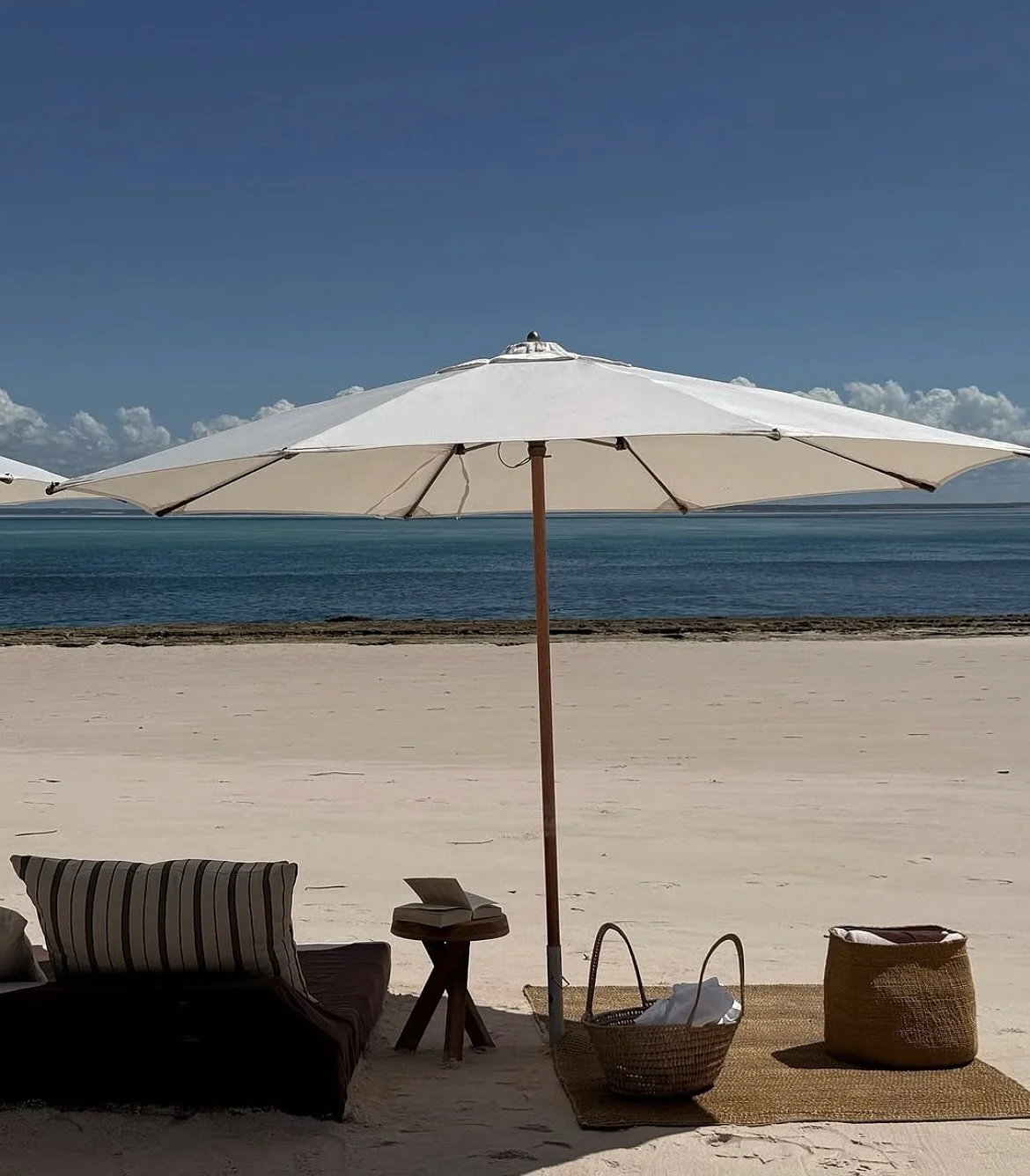 Private villa retreat via @topworldhotel. Unmatched seclusion and serene spaces 

#interiordesign #art #travel