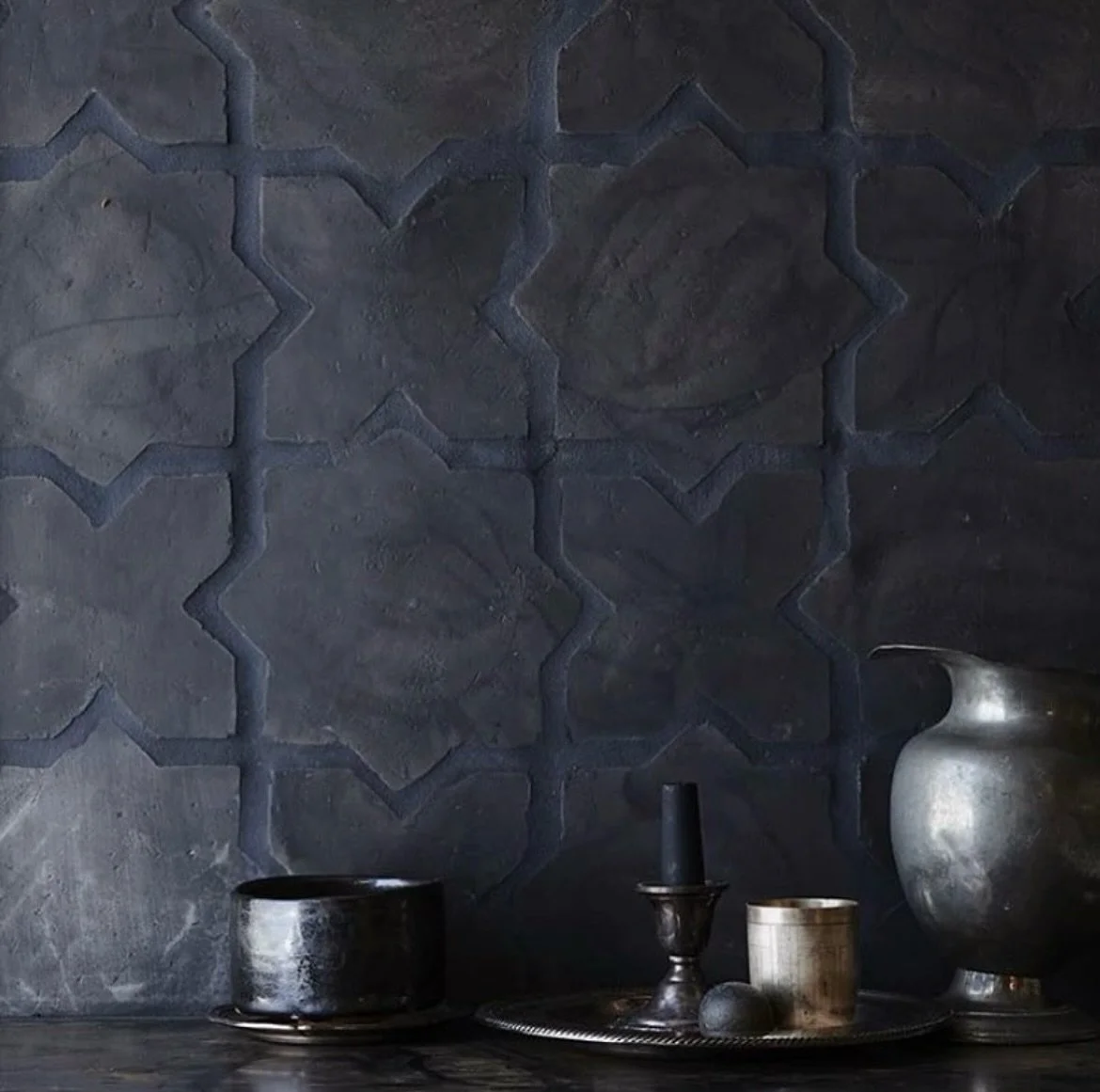 Wow factor, anyone? Never met a @cletile we didn&rsquo;t like. This is no exception 🖤

@malloriegracecreative More interior design, tips, inspo