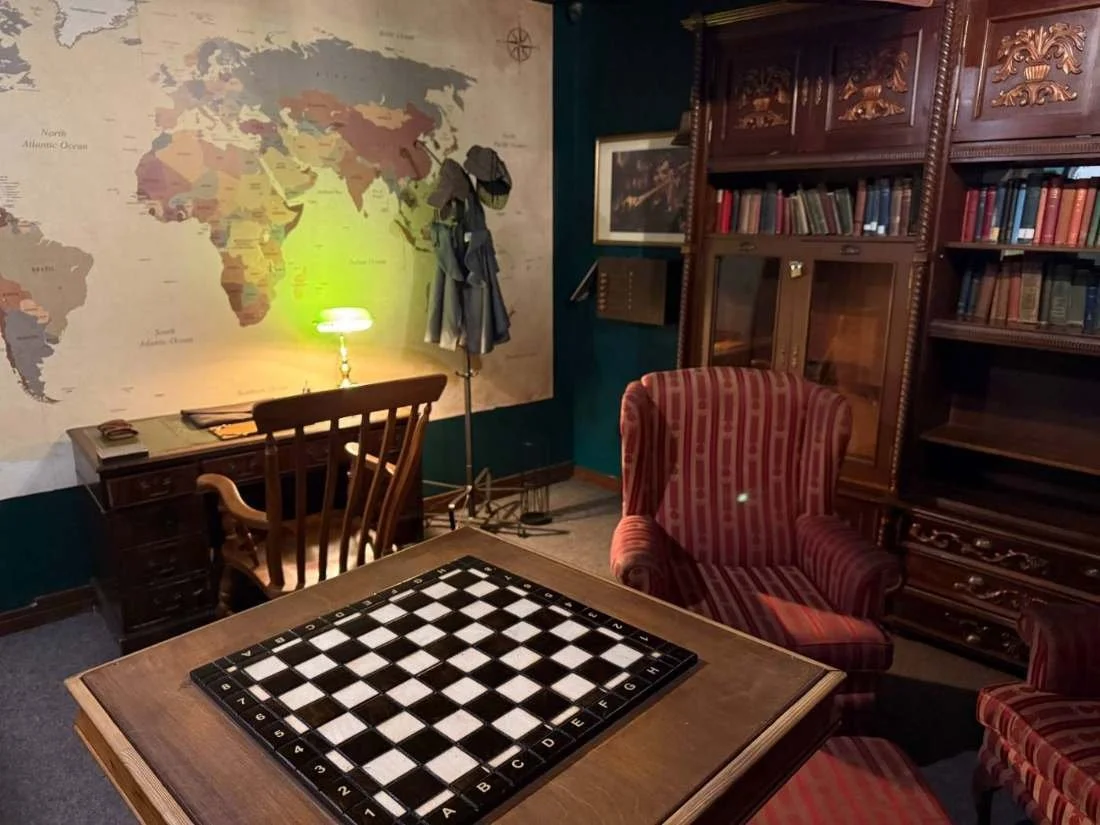 221b-baker-street-escape-room-london-gallery-4.jpg