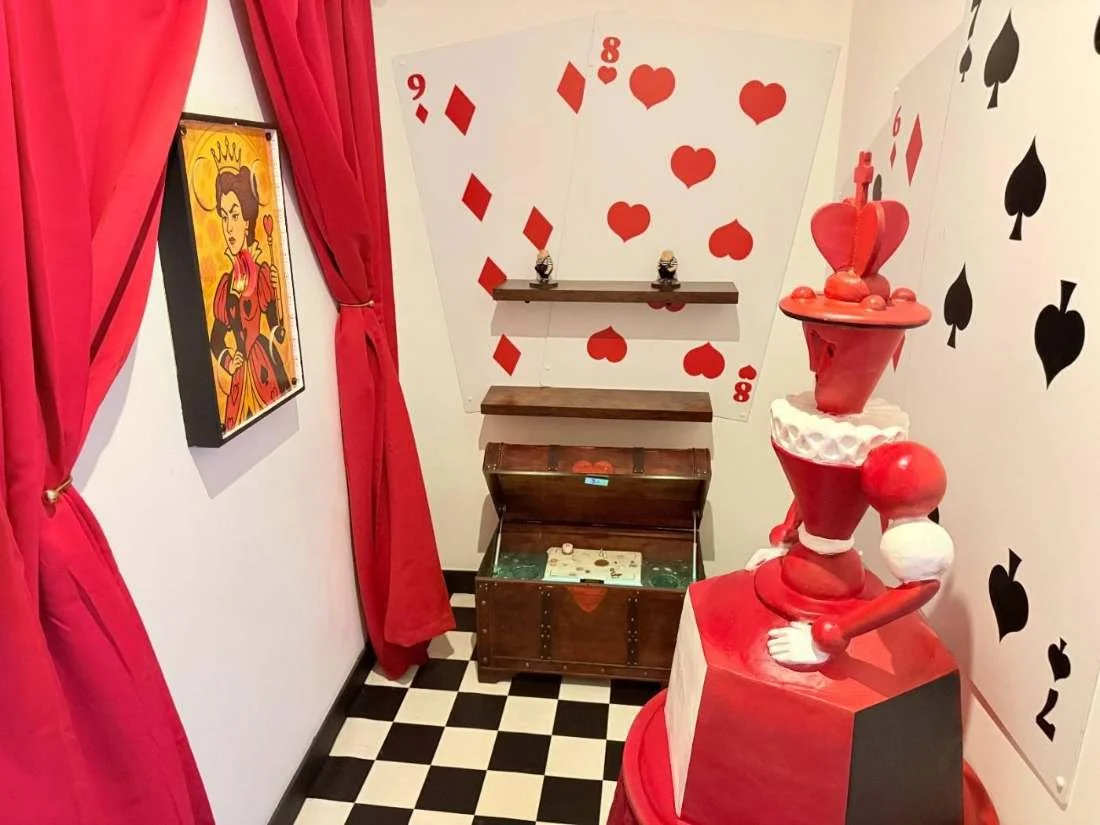 alice-escape-room-london-gallery-1.jpg
