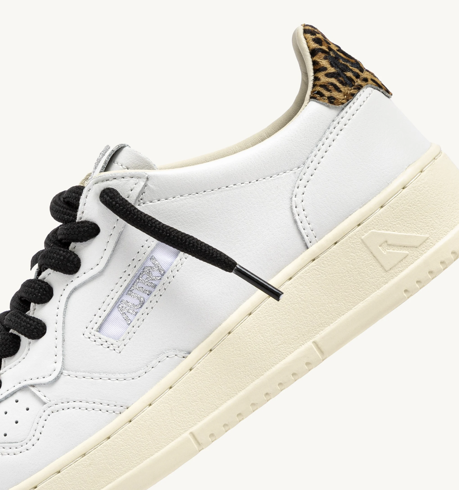 Autry - Low Med White Swoll OC01 - Leopard