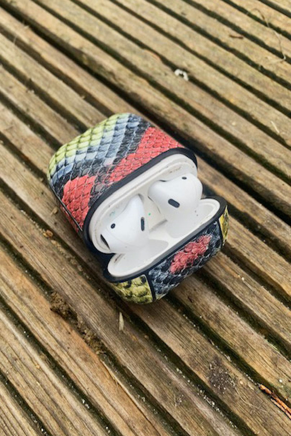 Etui-air-pod-gris-rose-et-jaune-1.jpg