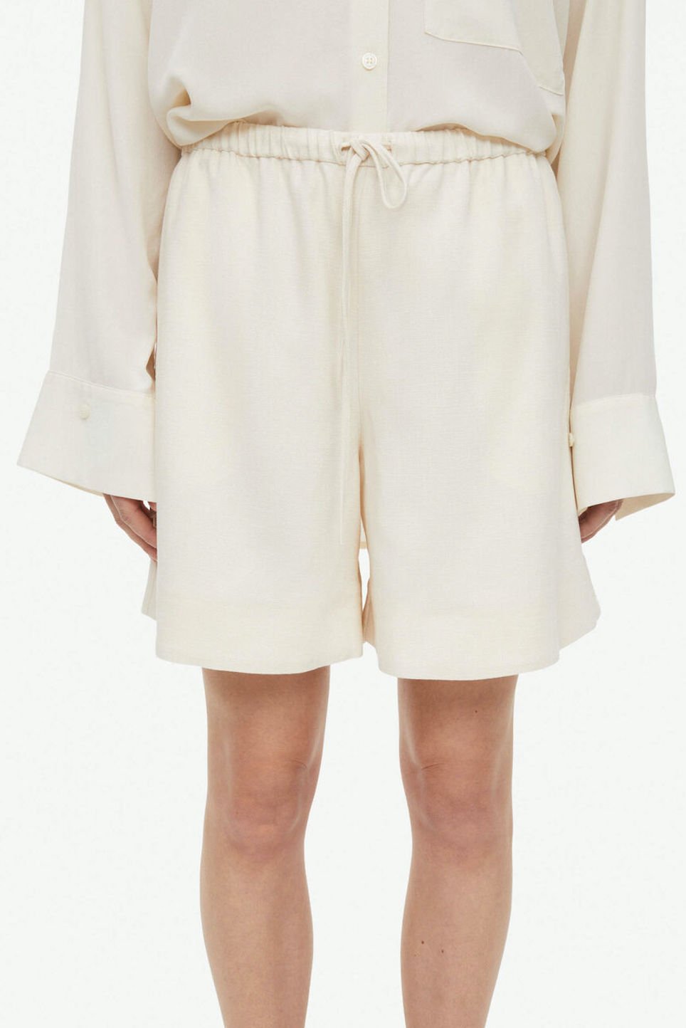 Q71555004_12B_lookbook1.jpg