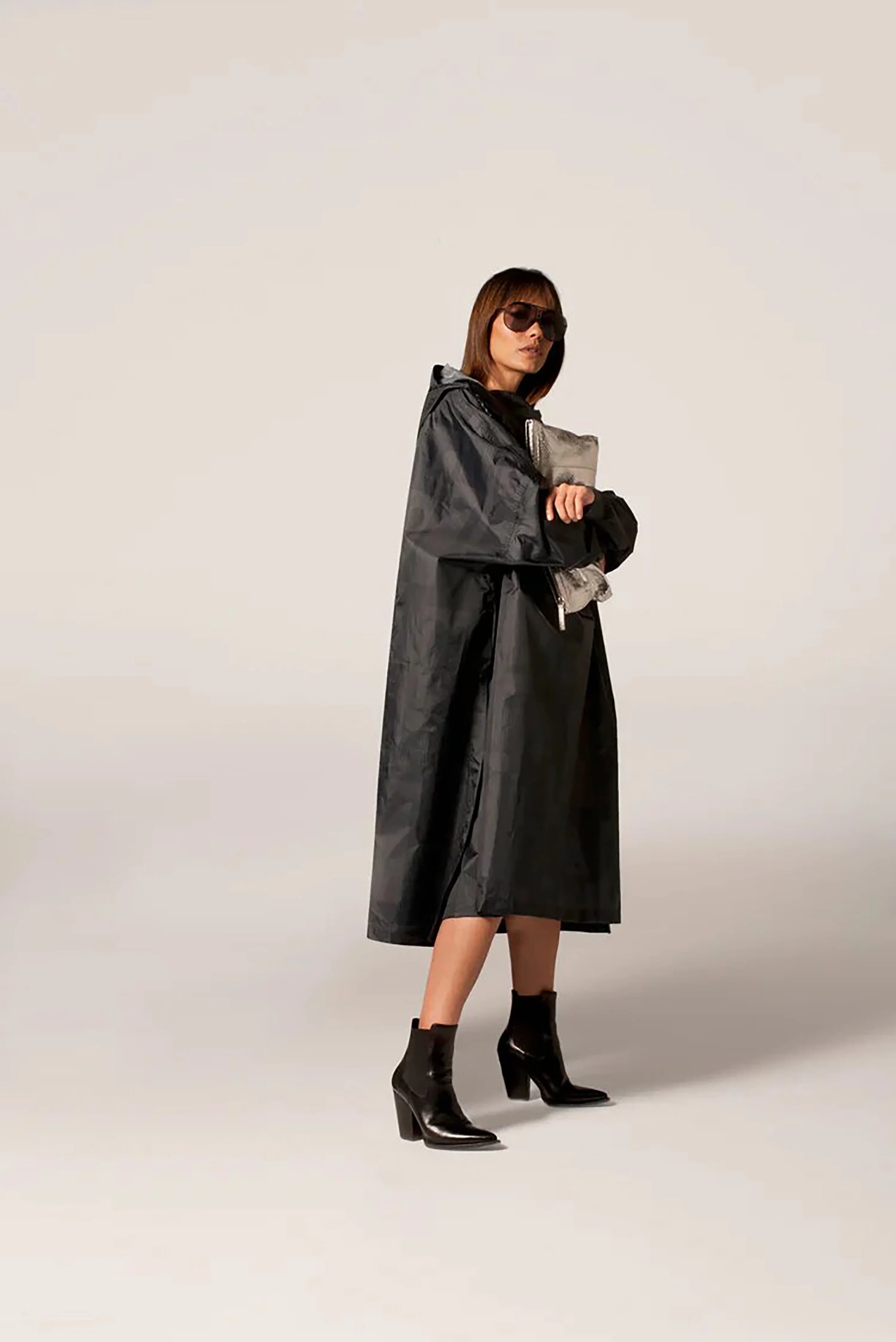 Rainkiss - Back To Black Poncho - Art Camo