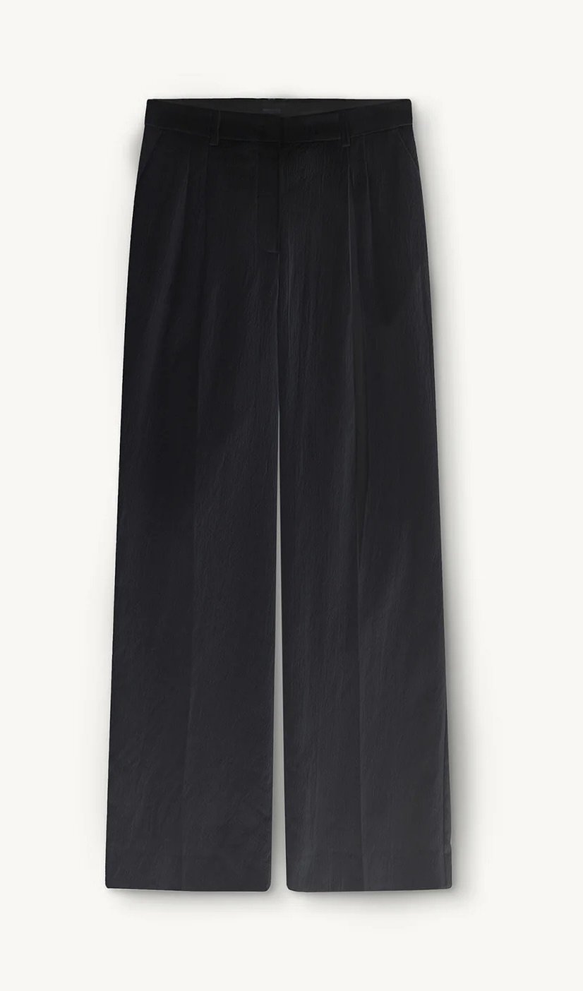 ss24-the-garment-treviso-pleat-pants-black-00_b51902a8-9281-41a1-bbd2-ee623ce0a3f5.jpg.jpg