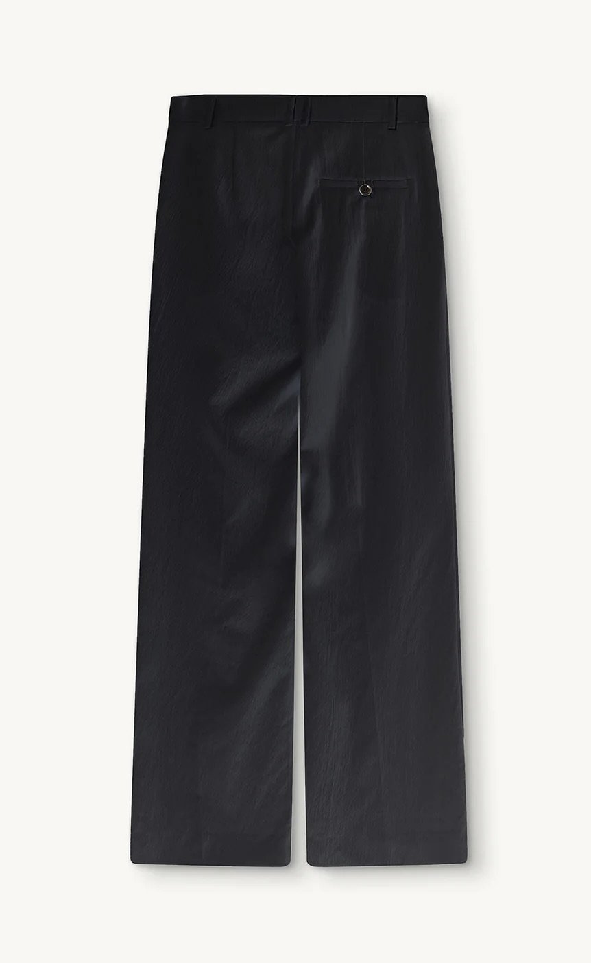 ss24-the-garment-treviso-pleat-pants-black-01_80f1cc43-8374-44ff-a6e1-4001b14ef55f.jpg.jpg