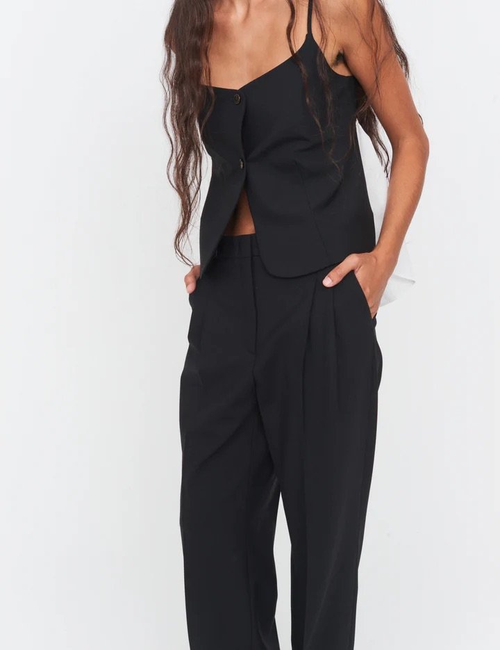 The_Garment_21228_Noah_Tank_Top_black_050_10.jpg