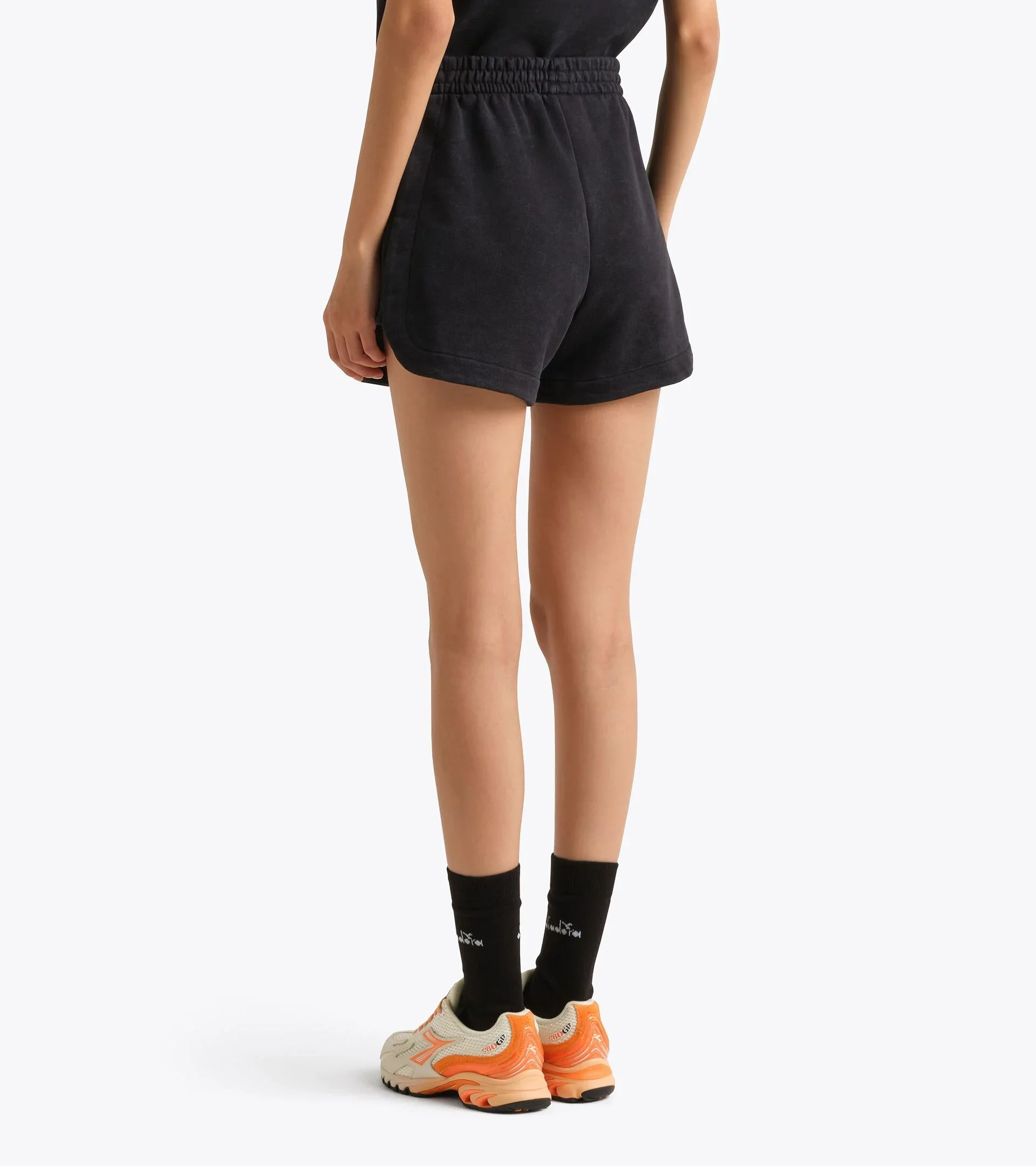 DIADORA SHORT DOS.webp