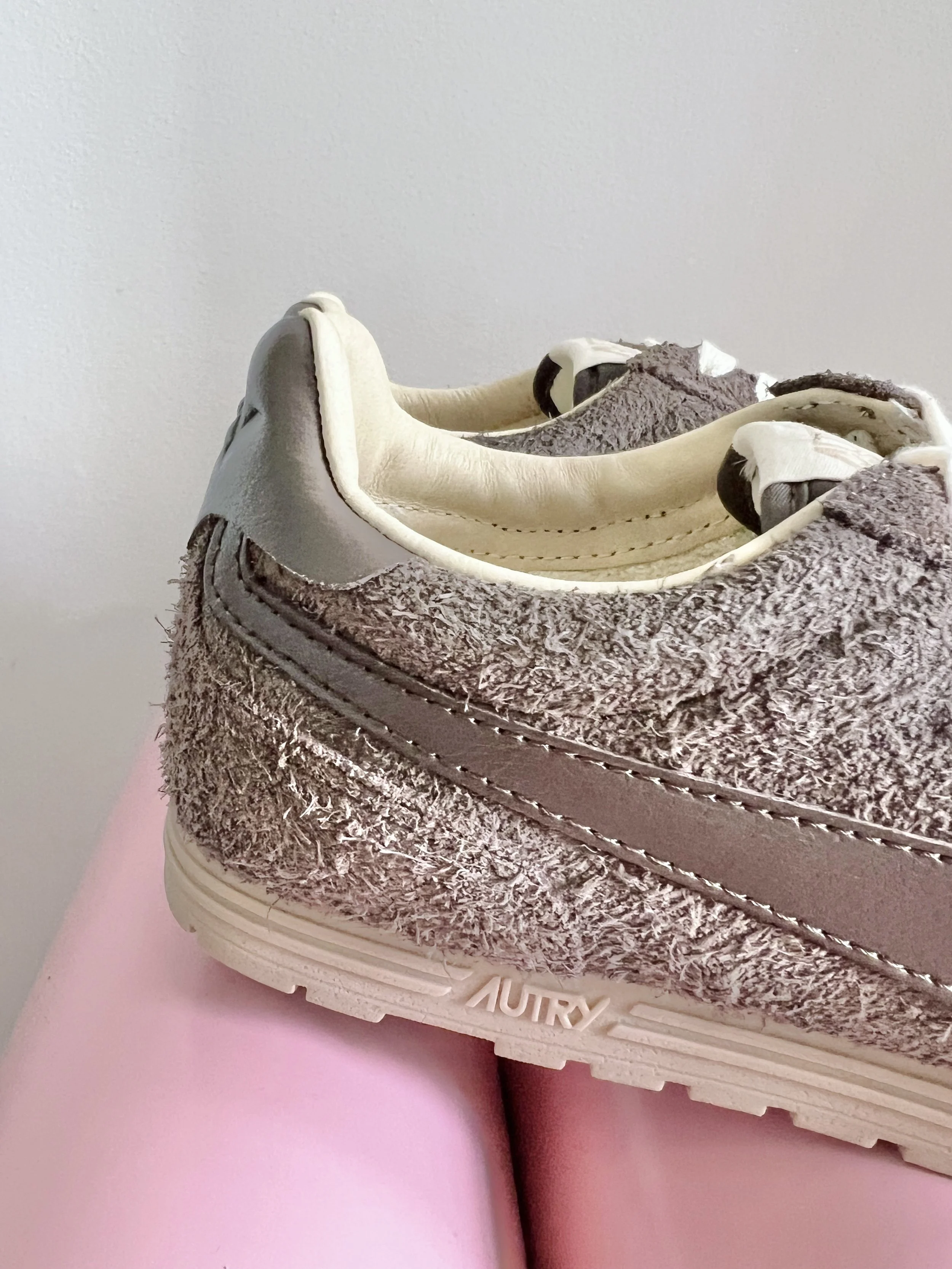 Autry - Windspin Suede UA01 - Ebony