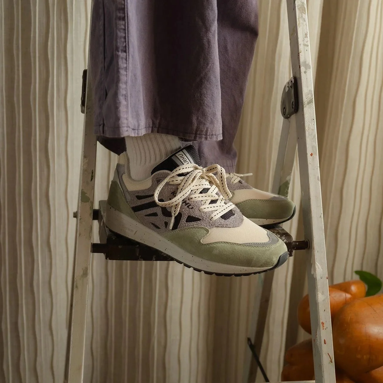 KARHU - Legacy 96 - Tea JetBlack