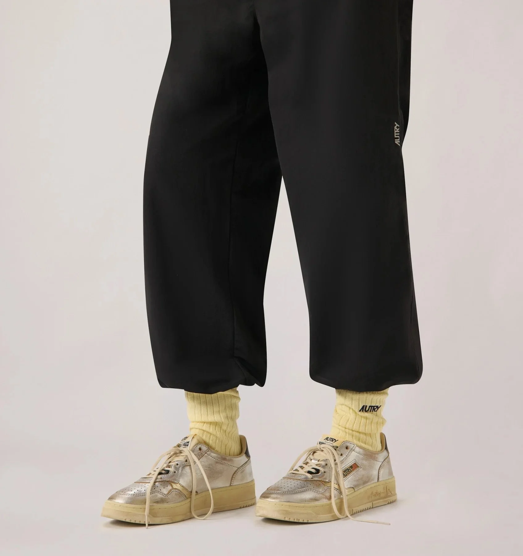 sneakers_medalist_low_super_vintage_in_pelle_argento_platino_e_nero_849070_dettaglio_retina_26_20260709112148.jpg
