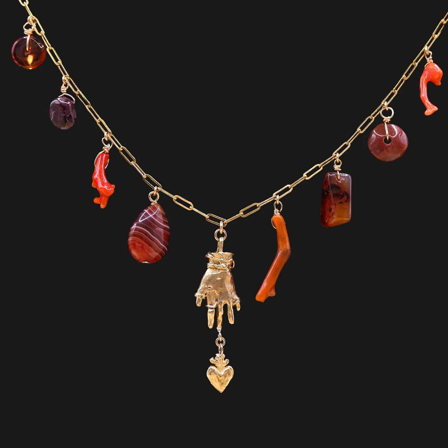 My most recent Charm Necklaces creations are now on the website. ❤️&zwj;🔥💃🌹💫 I&rsquo;m having a monochromatic moment this time - you&rsquo;ll discover autumnal hues of rich red &amp; orange, vibrant greens &amp; purpley mauve minerals. 🔍 🌈  All