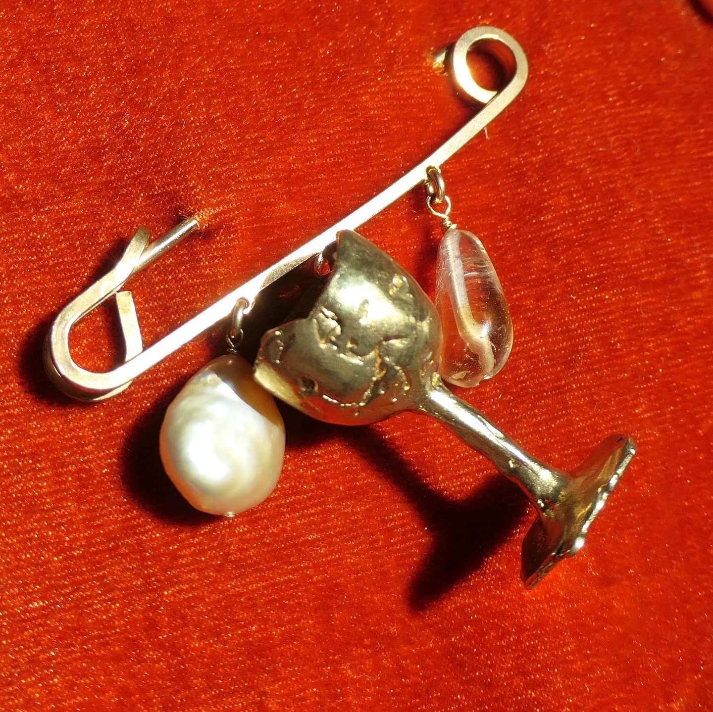 Some more Kilt Pin Brooches available in the shop. ⭐ 🍷 🏺 I&rsquo;ll work on a few gemstone versions for the next drop - to make them a bit more financially accessible, but these guys have cast charms attached 😎 so that you can wear an amulet upon 