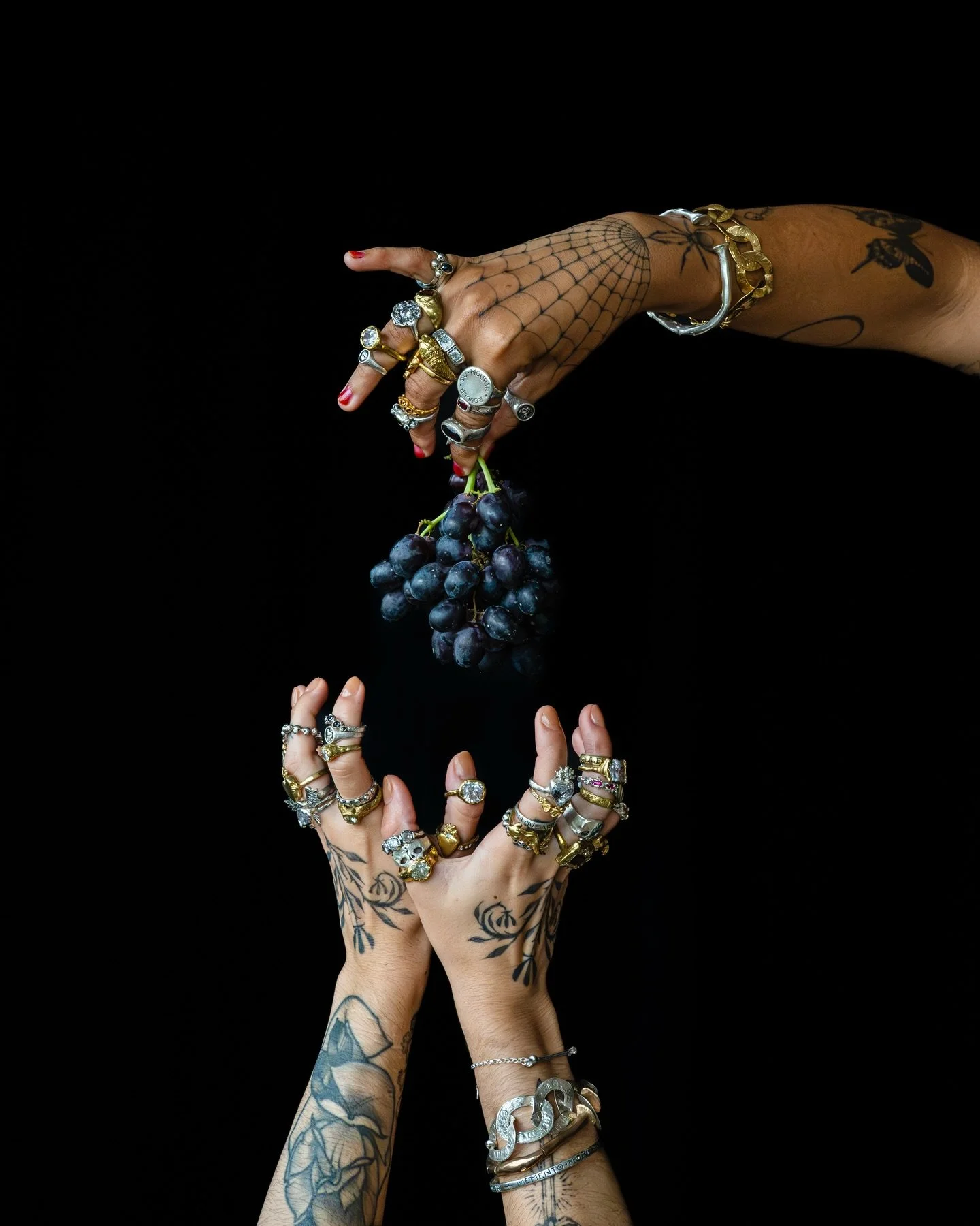 We have lots of delicious new rings for you to explore in store. 💫 💎 Hand-carved right here in Bristol. 👋 
The shop is open for you to explore IRL from 11-5pm today (Saturday 29th) &amp; tomorrow 12-4pm (Sunday 30th). 💃🎁🎄

#museeroo #slabjewell