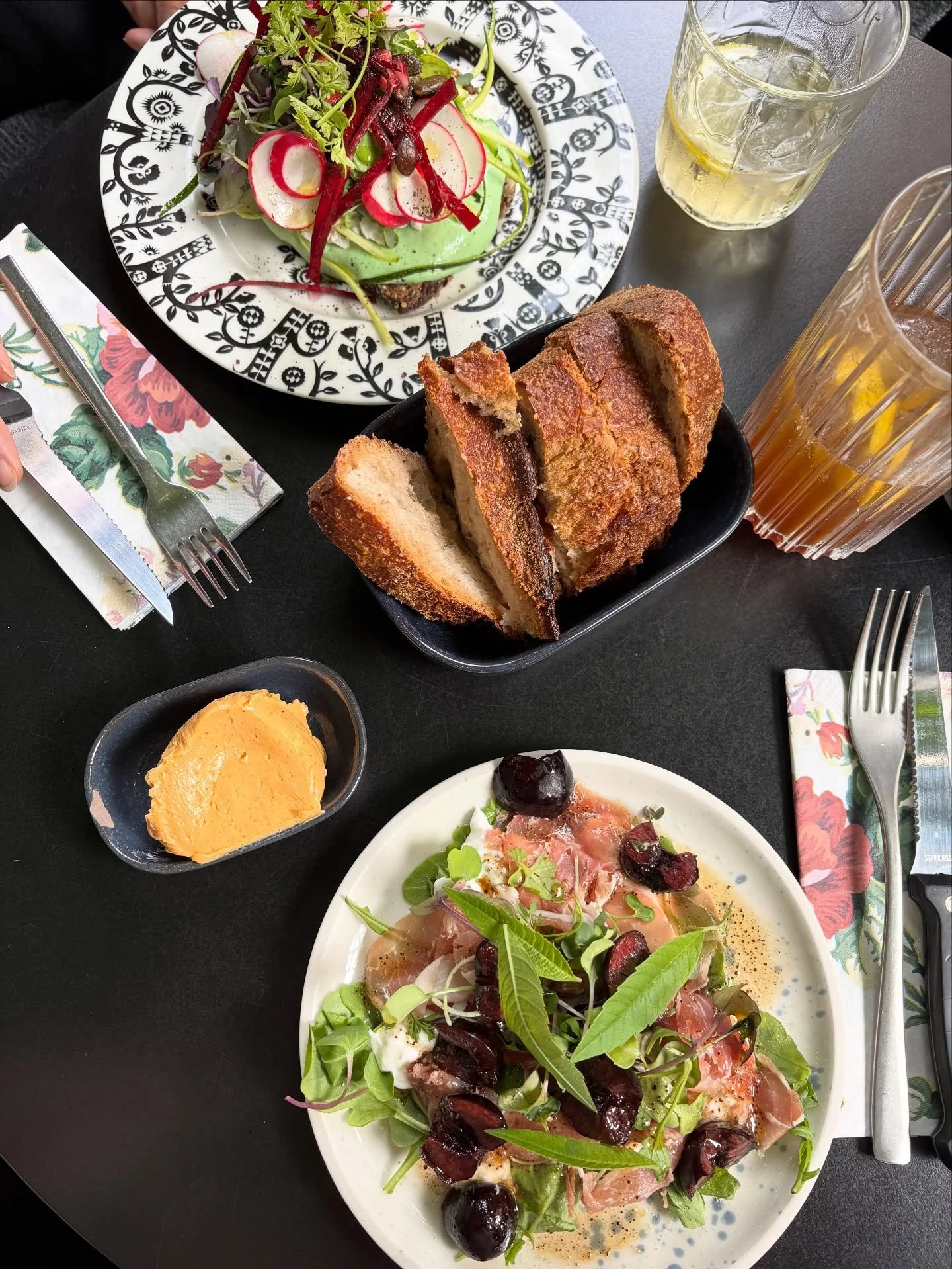 Perfect pre-weekend situation, right? We&rsquo;ll make it happen! Make sure to make a reservation on our website (link in profile) to secure your sport!