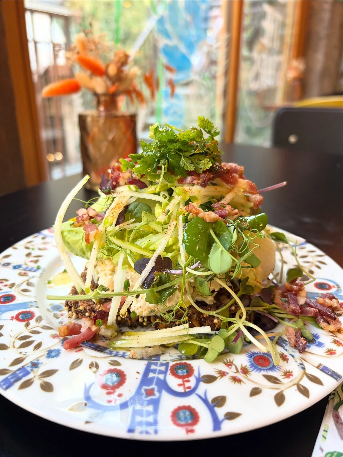 🍂 Fall in love with our &lsquo;Funky Chicken&rsquo;, a long time favorite: sm&oslash;rrebr&oslash;d with creamy chicken salad, apple, bacon 🥓 &amp; plenty of greens! Combines perfectly with a side of roasted bimi with hot honey or the Korean Caesar