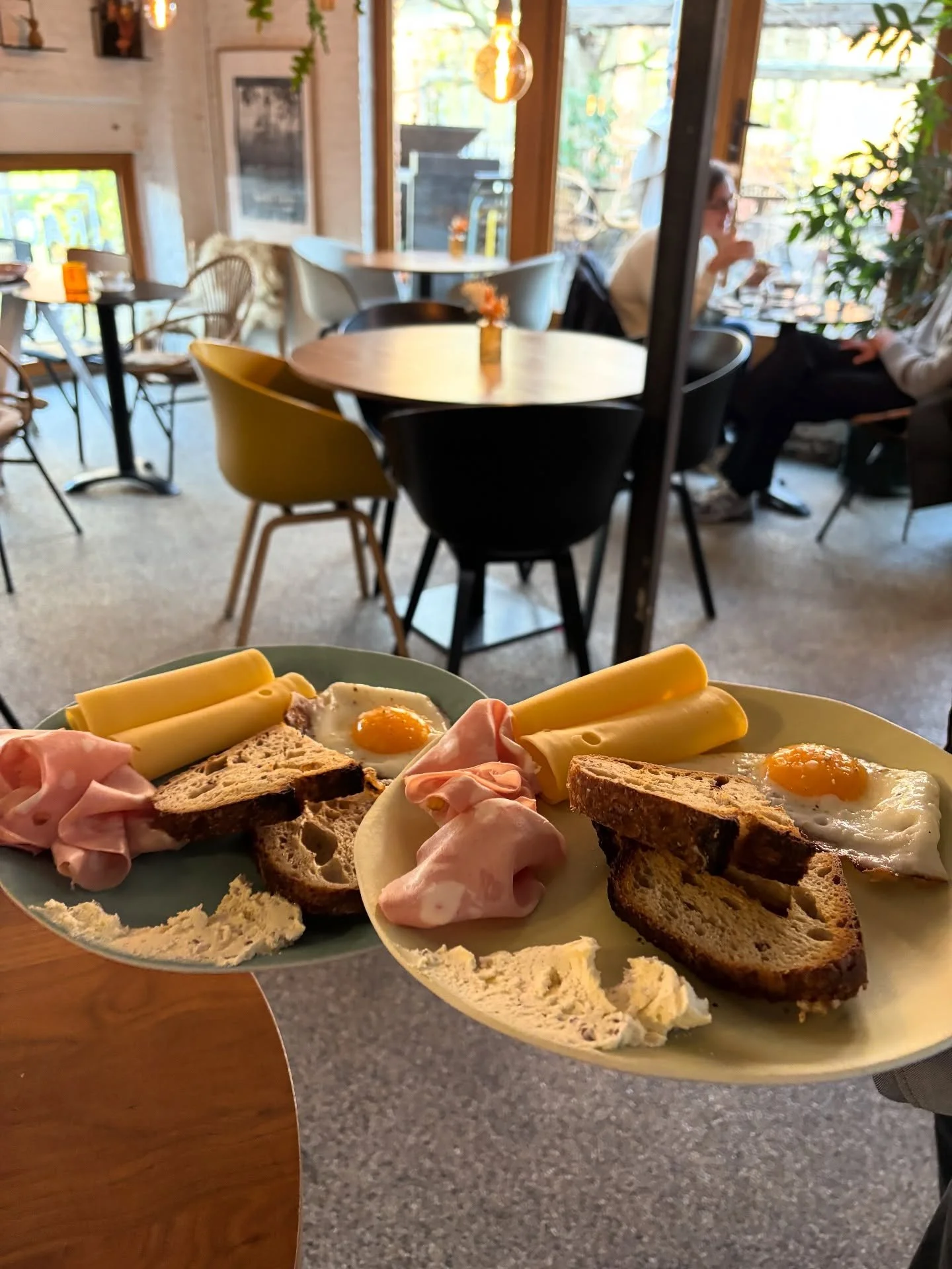 Breakfast is served 🤩! Come discover our new Early Breaky, from 9-11:30: The Breakfast Plate (pictured), yoghurt with granola &amp; fruit compote, peanut butter toast, kids plate and then a lot of extra toppings. Happy mornings 🥣☕️🍳

#racine #raci