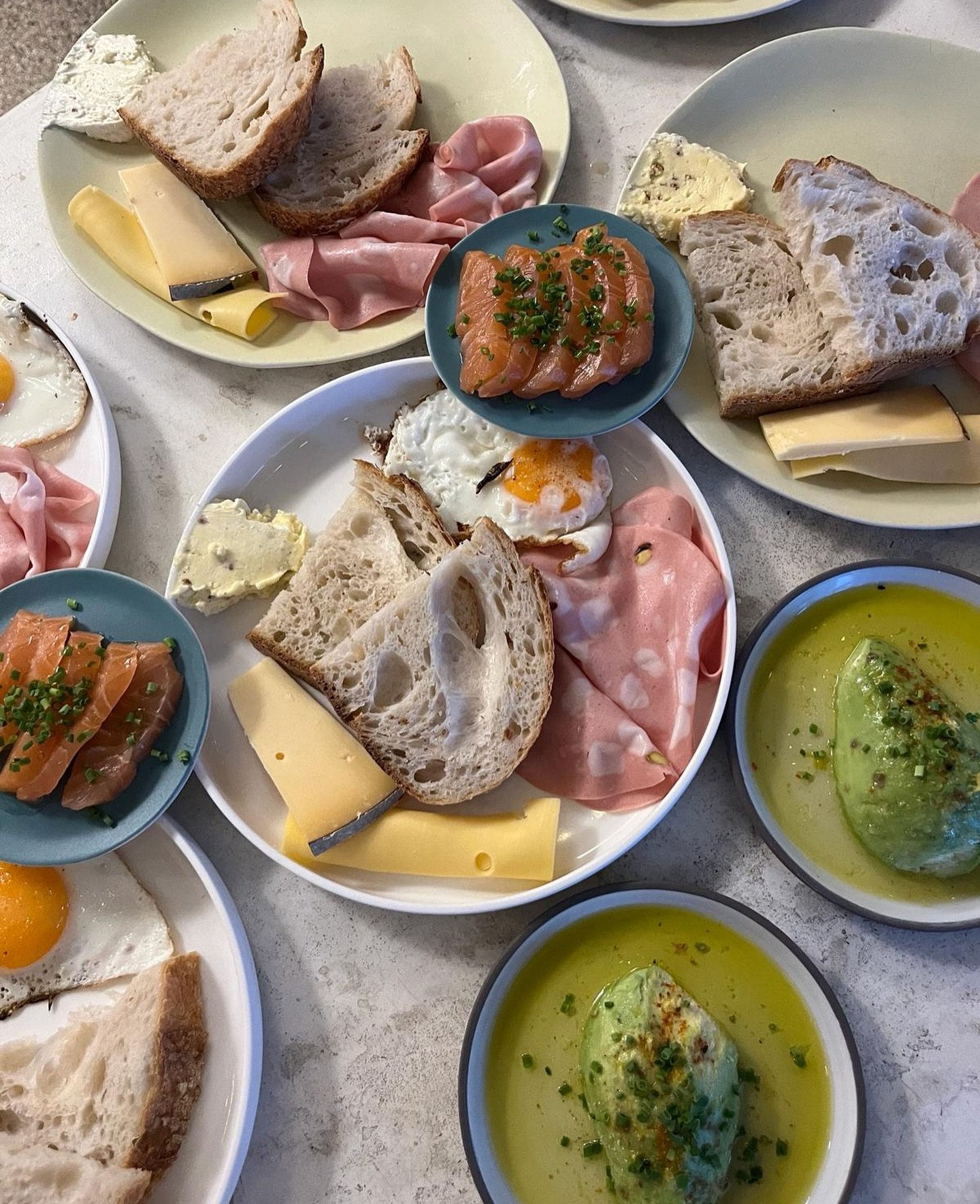 Breakfast like the queen/king you are 👸🏽🤴🏻
Treat yourself to a royal morning moment &mdash; exclusively available on weekends 9:00&ndash;11:30. ✨👑