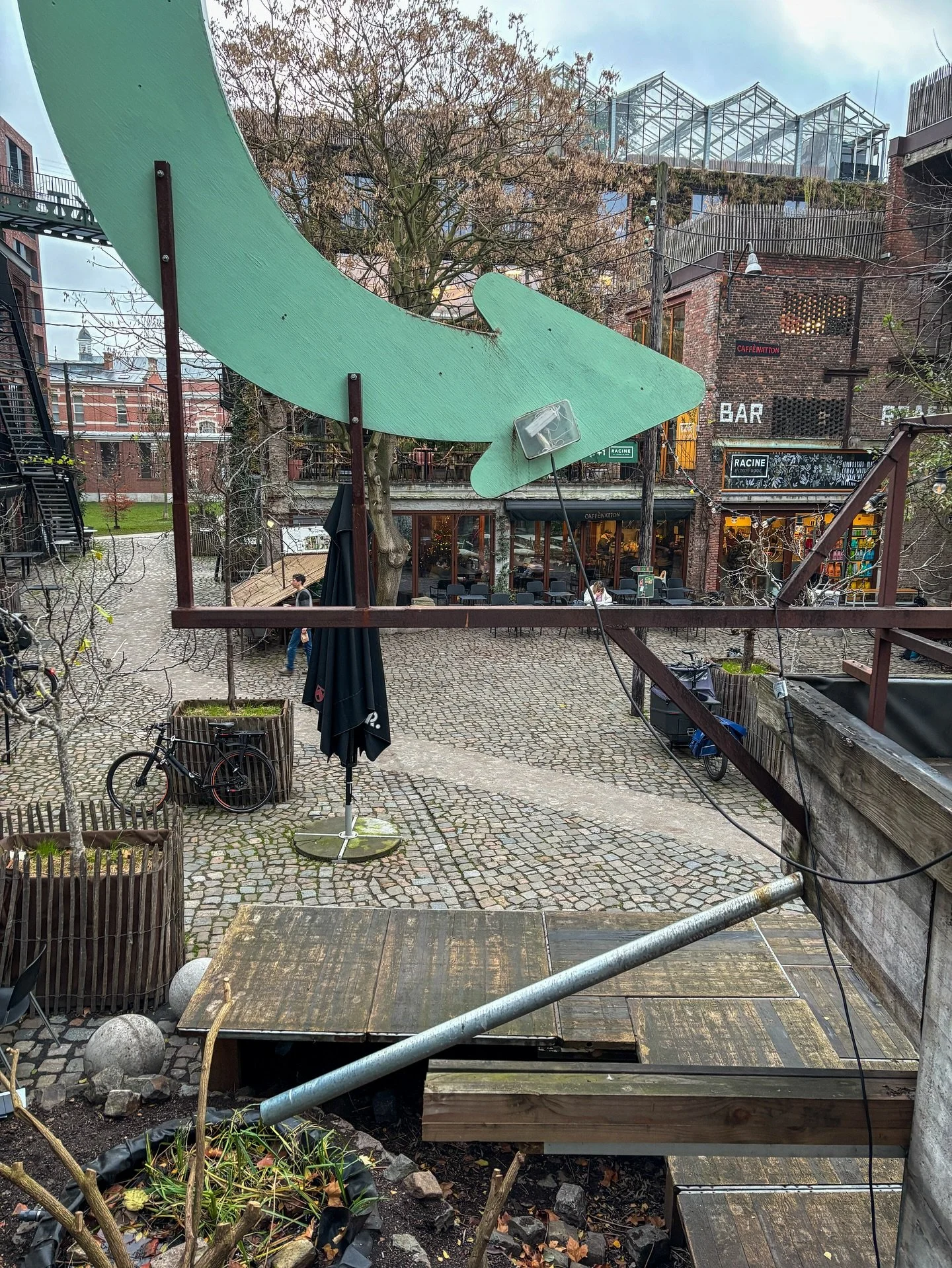 Just follow the arrow 😉. We&rsquo;re on the first floor, right in the middle of beautiful @paktantwerpen. Worth a visit, even in wintertime!