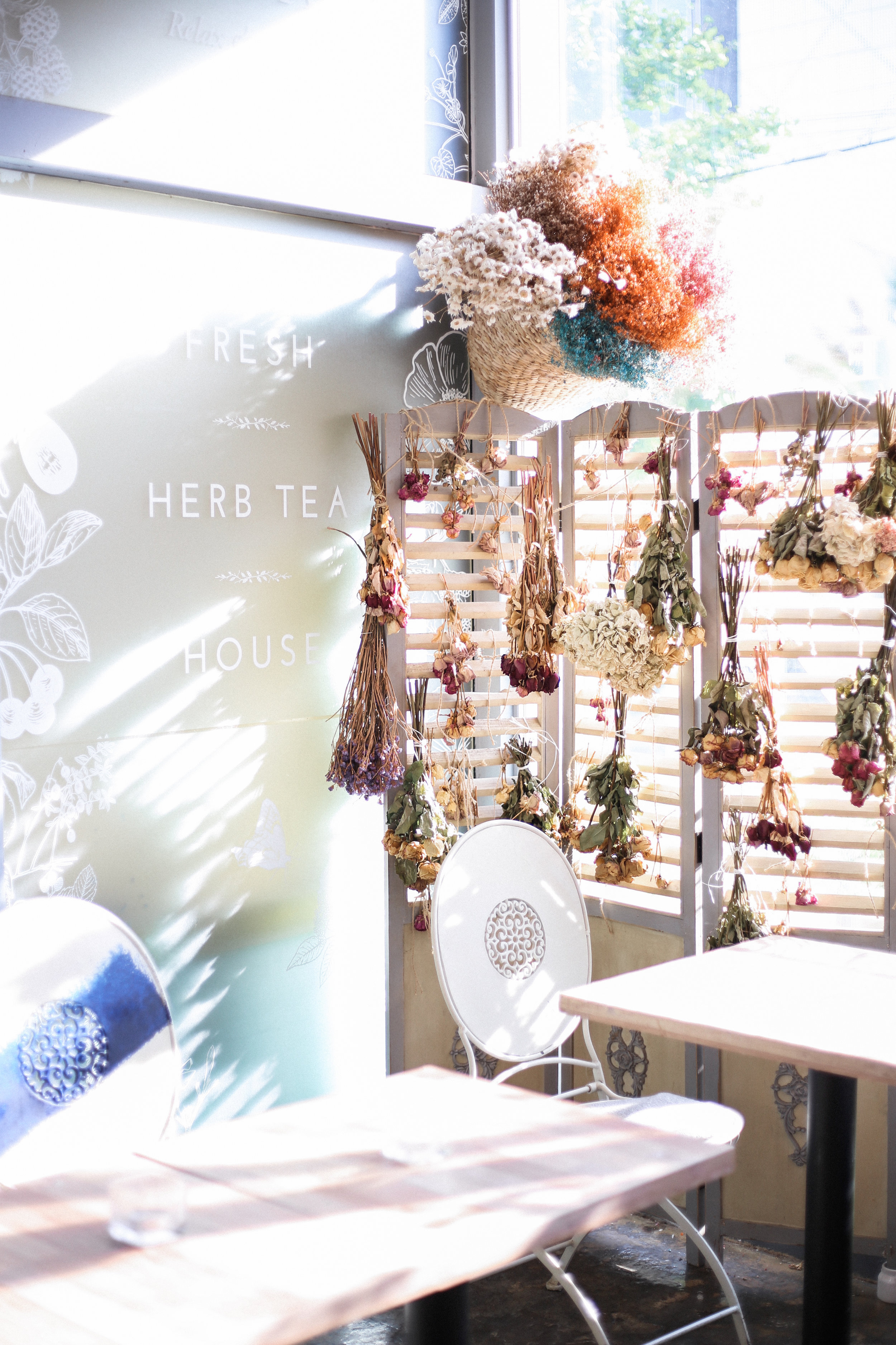 Florals for Spring | On the Street Where We Live (aretherelilactrees.com) Cafe Arriate, Seoul