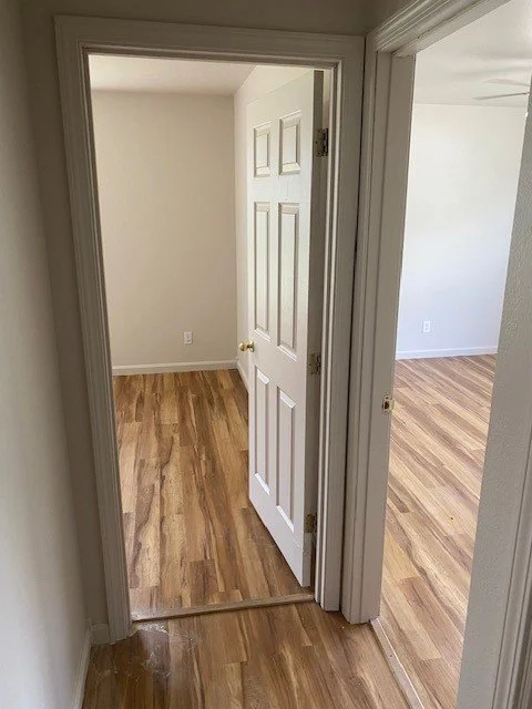 4866Ric_Entry_FrontBeds.jpg