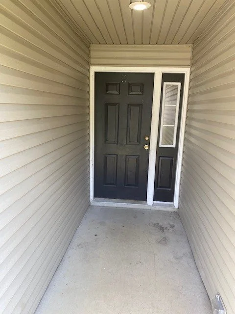 4866Ric_FrontPorch.jpg