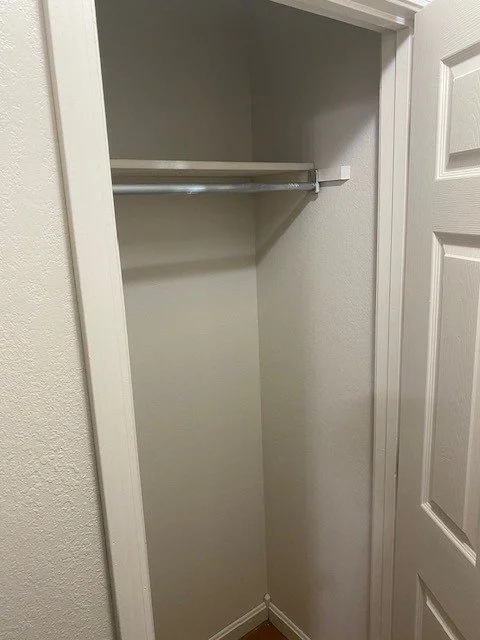 4866Ric_HallCloset.jpg