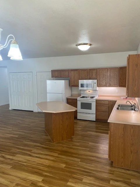 4866Ric_Kitchen1.jpg