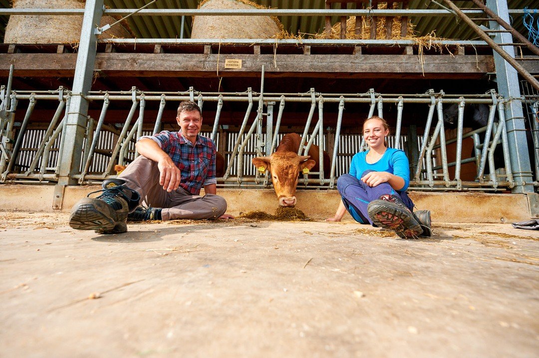 📸 for @rheinhessenwein 
Familie Acker vom @hofgutacker  lebt seit über 500 Jahren in Bodenheim von der Landwirtschaft. In all dieser ganzen Zeit sind sie bis heute dem typischen „Rheinhessischen Gemischtbetrieb“ mit Weinbau, Ackerb